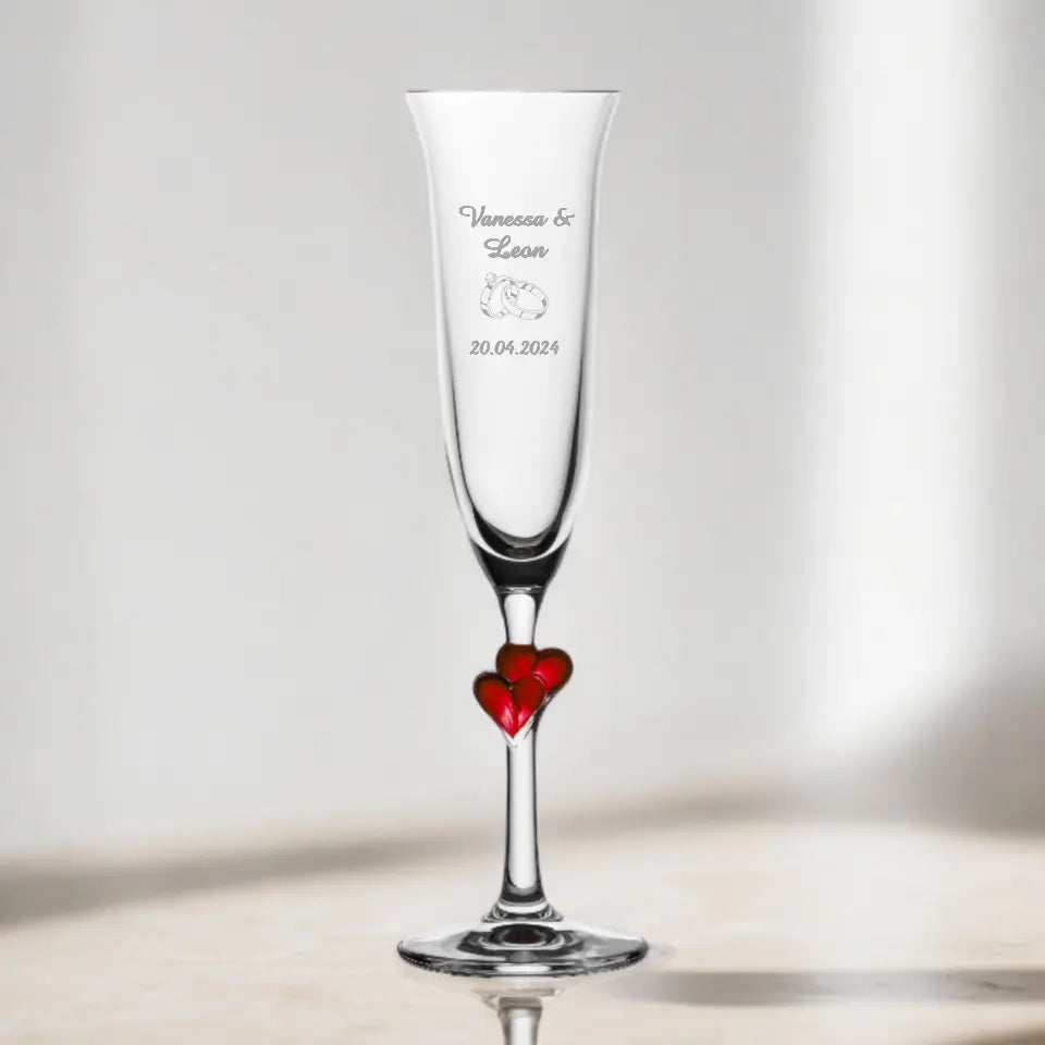 Romantisches Sektglas mit Herzstiel – Individuelle Gravur von Namen, Datum und Eheringen