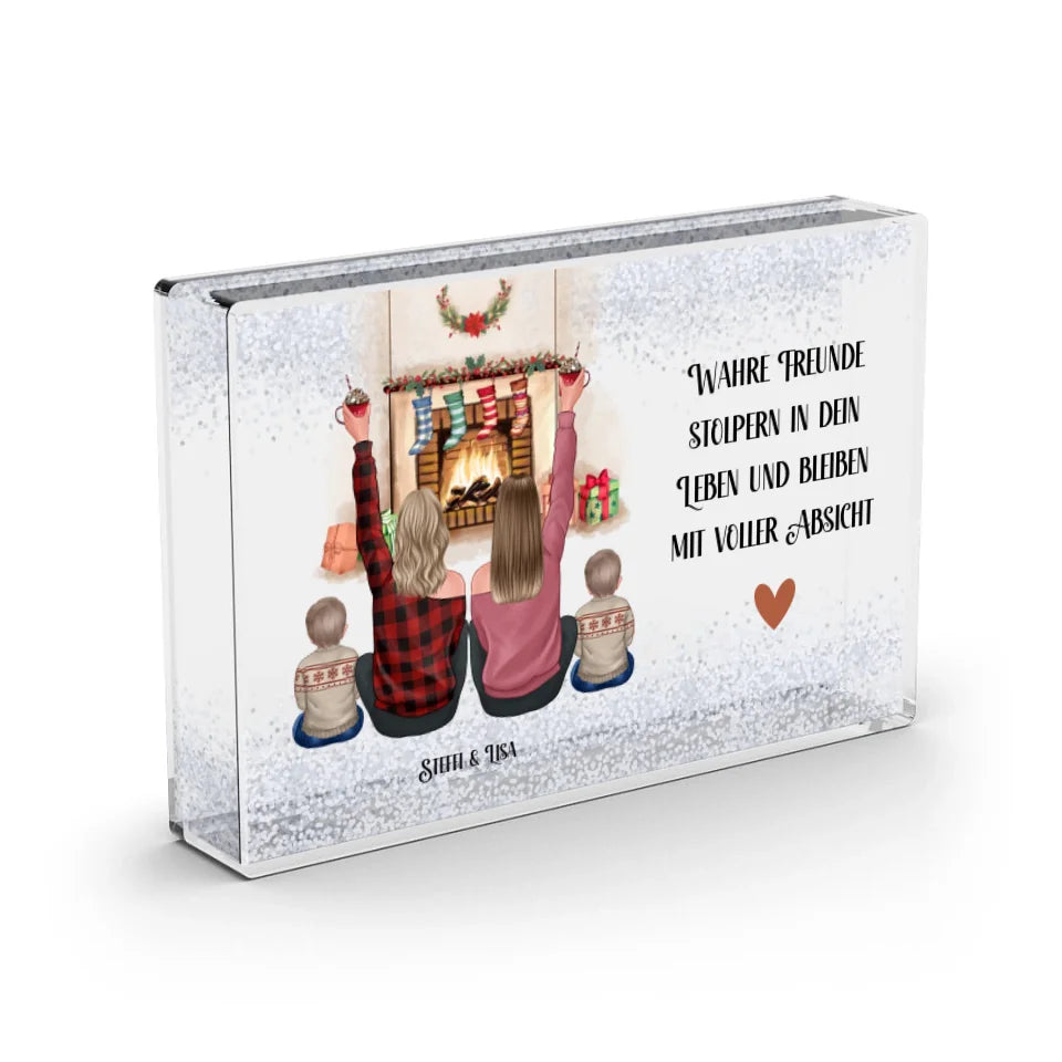 Freundinnen mit Kinder Winter Schneekugel Schnee