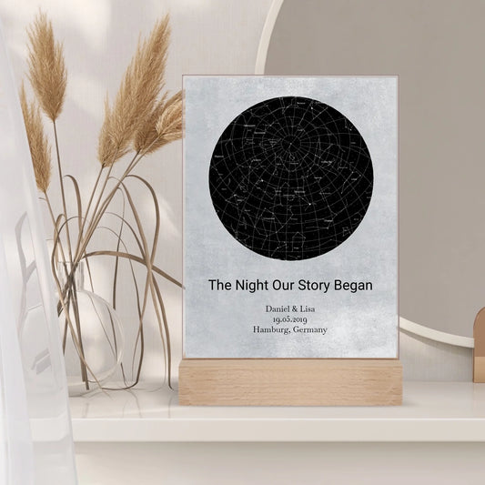 Sternenkarte Acrylschild mit Holzstandfuß - The Night Our Story Began