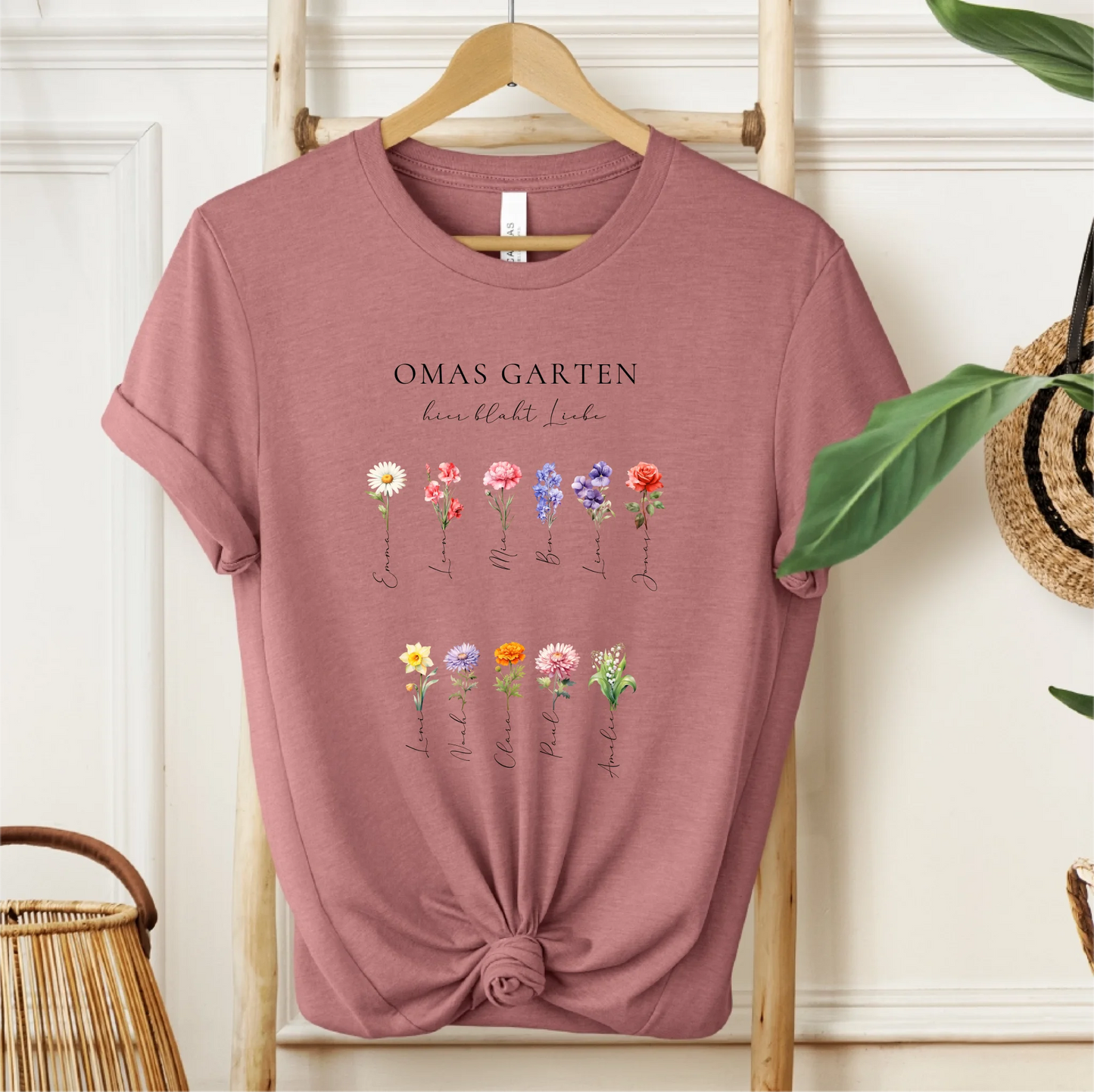 Omas Garten 1-11 Namen mit Geburtsblume T-Shirt