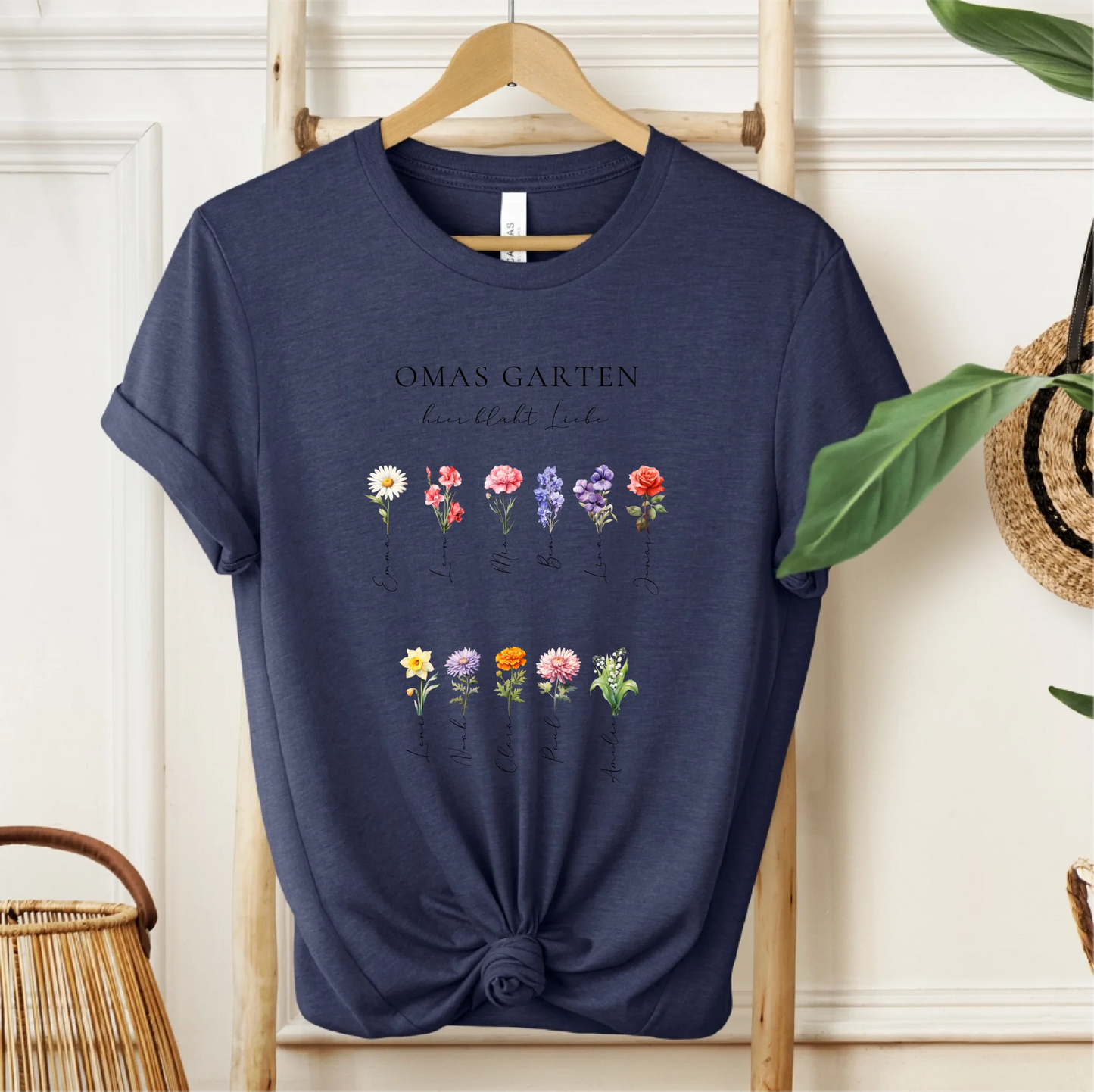 Omas Garten 1-11 Namen mit Geburtsblume T-Shirt