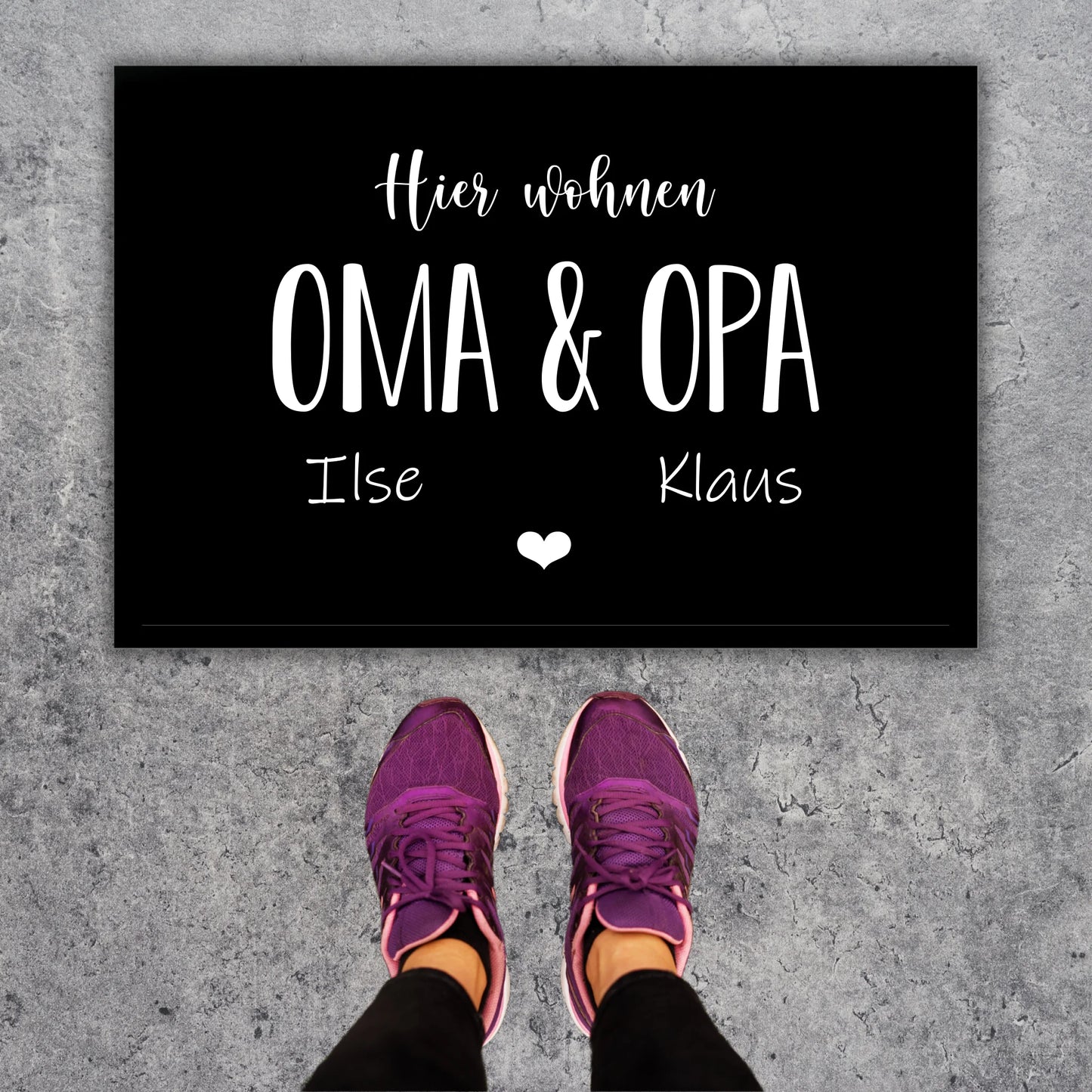 Hier wohnen Oma & Opa - Personalisierte Fußmatte