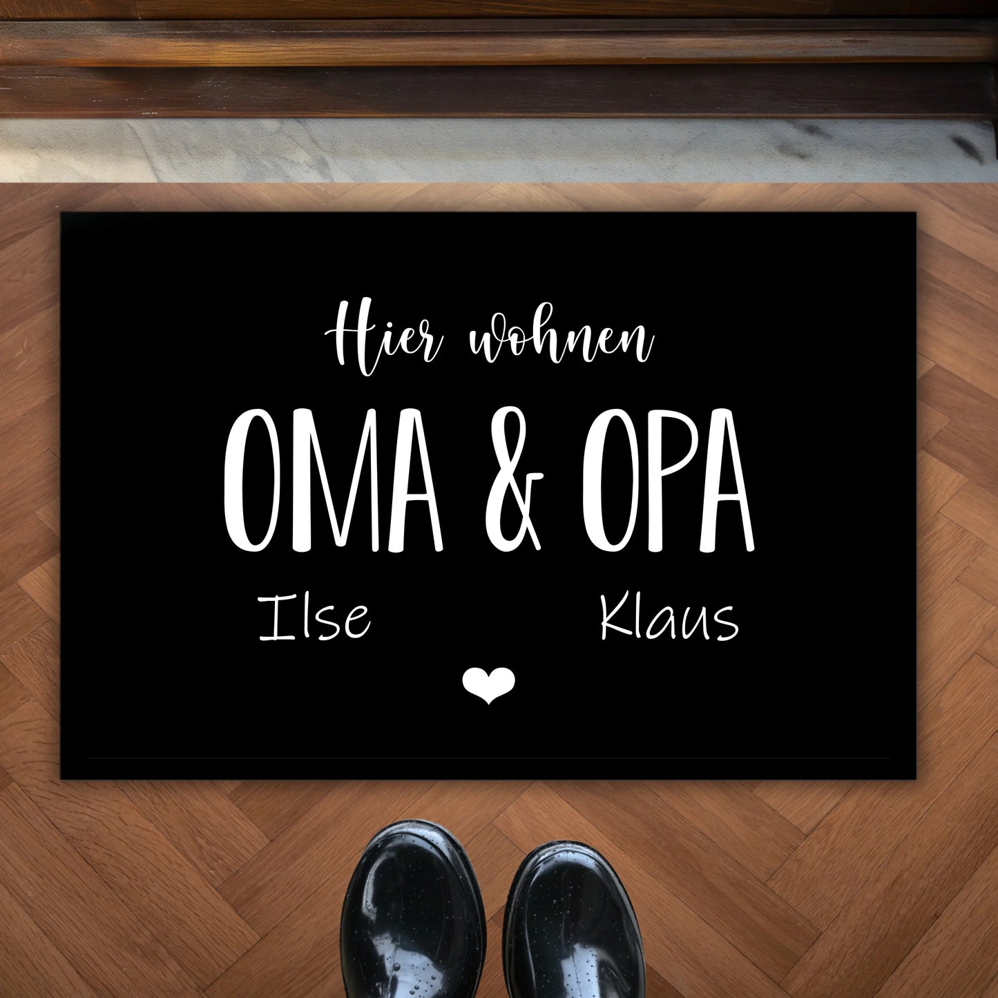Hier wohnen Oma & Opa - Personalisierte Fußmatte