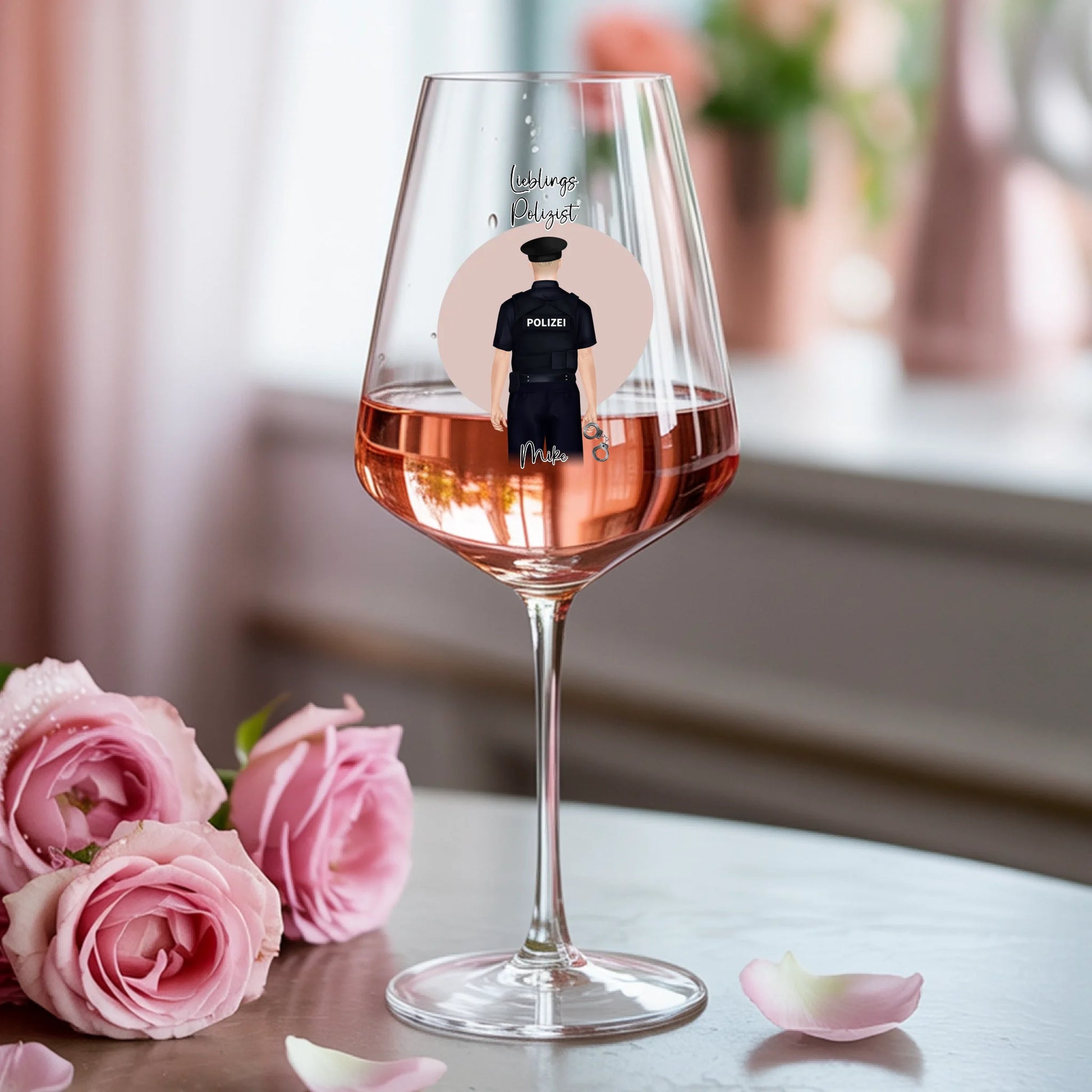 Weinglas-personalisiertes-Geschenk_0000_0006_1_a-photograph-of-a-delicate-v-shaped-rose_mwM5Q8Z9T46EGNCtUewCTw_vT0xAXktR