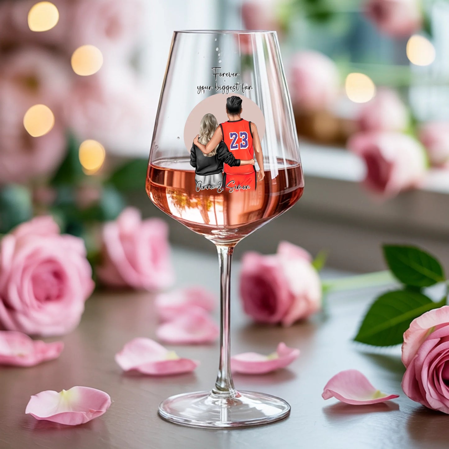 Weinglas-personalisiertes-Geschenk_0003_0005_2_a-soft-feminine-background-with-scattere_Pys1NVnvS-eulXehBk-dLQ_GueaOQ5LQ