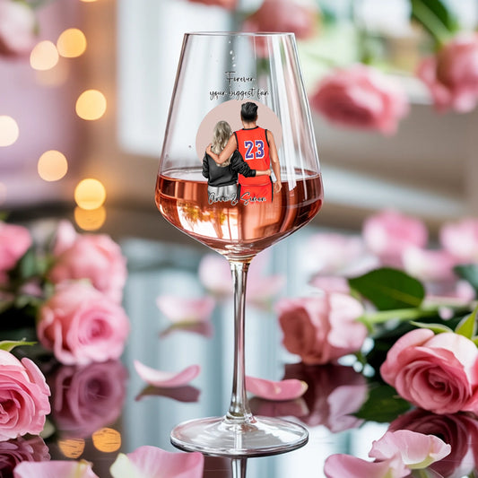 Weinglas-personalisiertes-Geschenk_0001_0005_4_a-soft-feminine-background-with-scattere_xm_0QyjqT3iTLYWU3hXWAA_GueaOQ5LQ