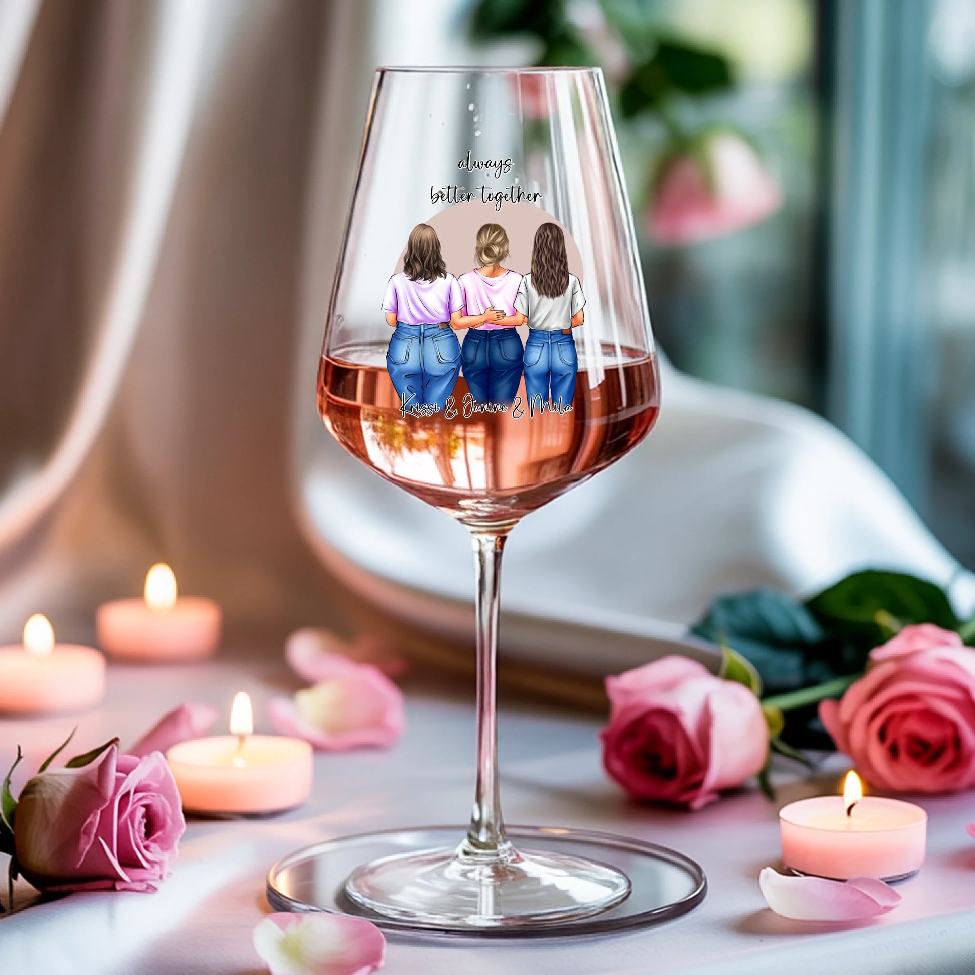 Weinglas-personalisiertes-Geschenk_0005_0004_3_a-soft-white-fabric-background-is-draped_XZk7X2P6QIqx85a1gqN-tg_HVdTCo_ZS