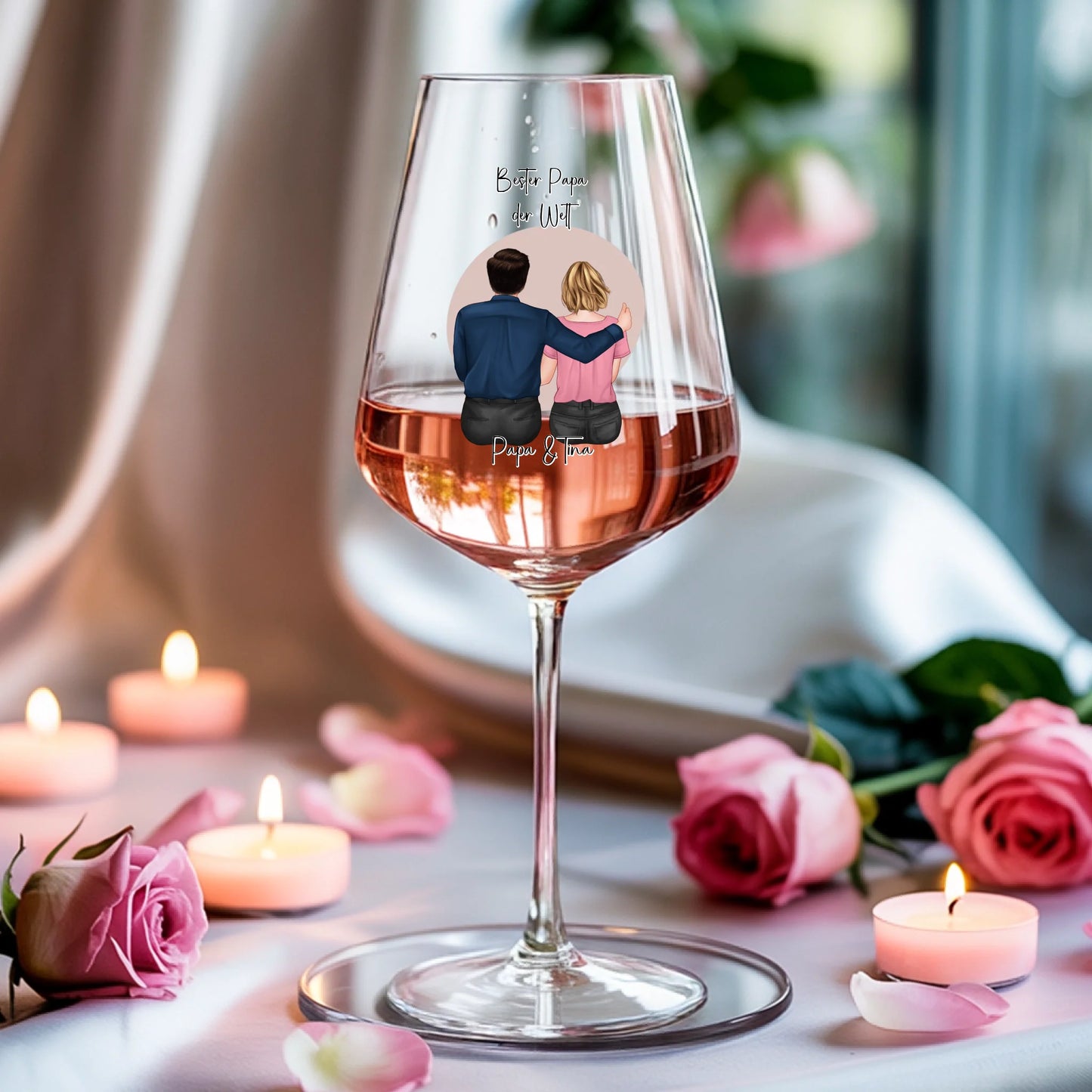 Weinglas-personalisiertes-Geschenk_0005_0004_3_a-soft-white-fabric-background-is-draped_XZk7X2P6QIqx85a1gqN-tg_HVdTCo_ZS