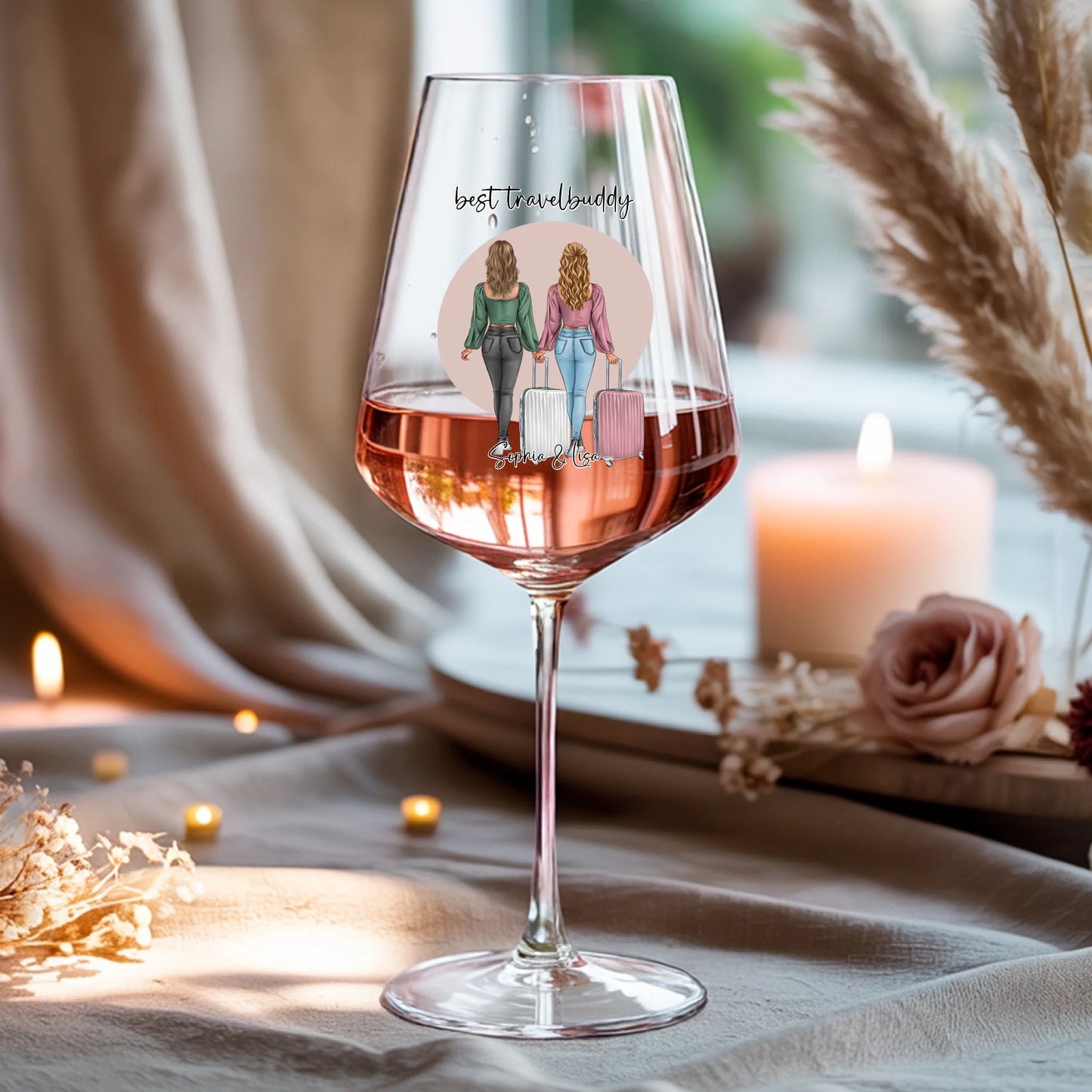 Weinglas-personalisiertes-Geschenk_0016_0001_4_a-beige-linen-background-is-present-show_RJhkBPeTRSyjbNEGHdymYg_WiXDhaHnQ