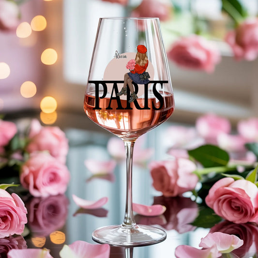 Weinglas-personalisiertes-Geschenk_0001_0005_4_a-soft-feminine-background-with-scattere_xm_0QyjqT3iTLYWU3hXWAA_GueaOQ5LQ