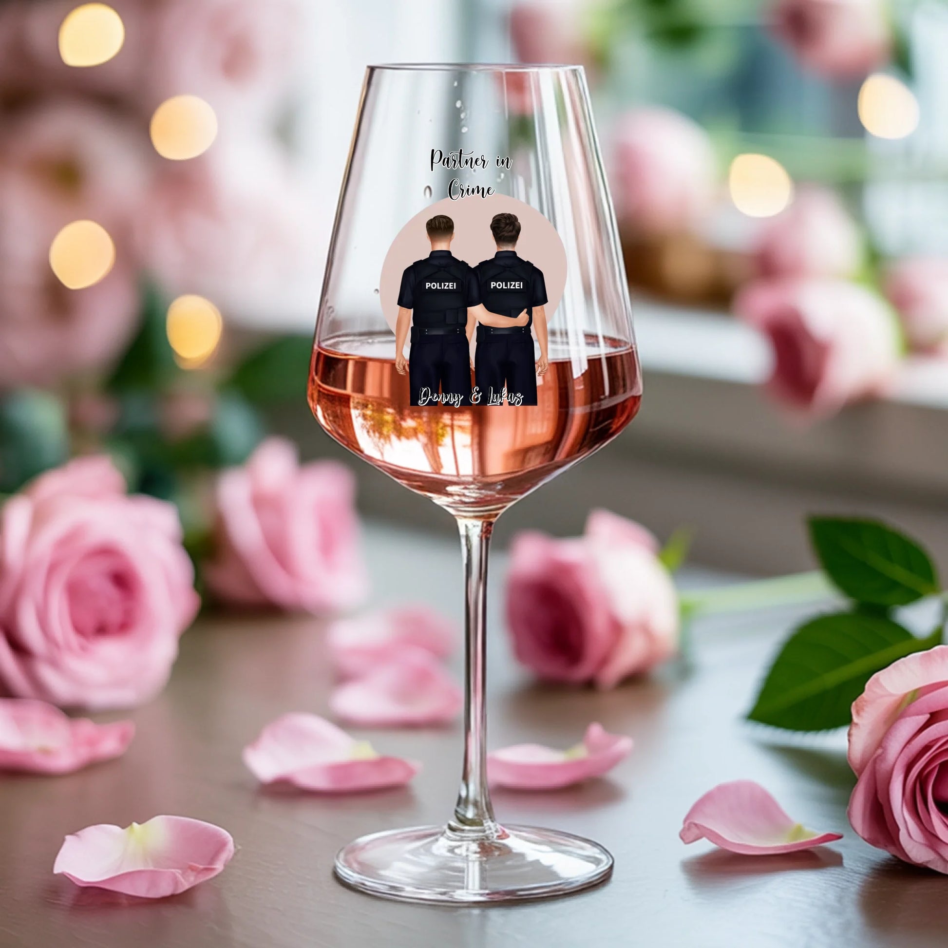 Weinglas-personalisiertes-Geschenk_0003_0005_2_a-soft-feminine-background-with-scattere_Pys1NVnvS-eulXehBk-dLQ_GueaOQ5LQ