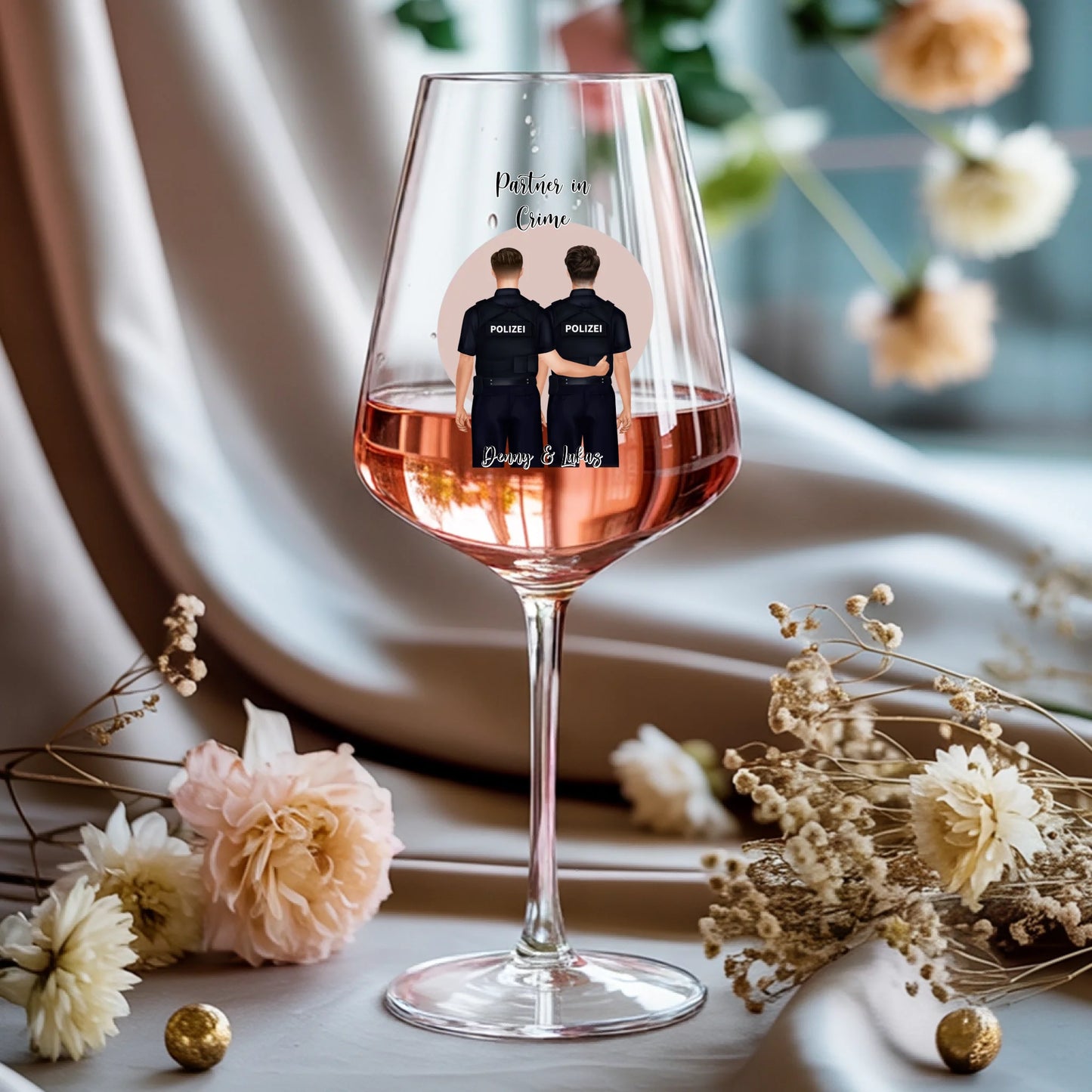 Weinglas-personalisiertes-Geschenk_0015_0002_1_a-rose-wine-glass-rests-gracefully-on-a-_WwBDbCwhQg-KGj6pVA5iqw_pt350IPER