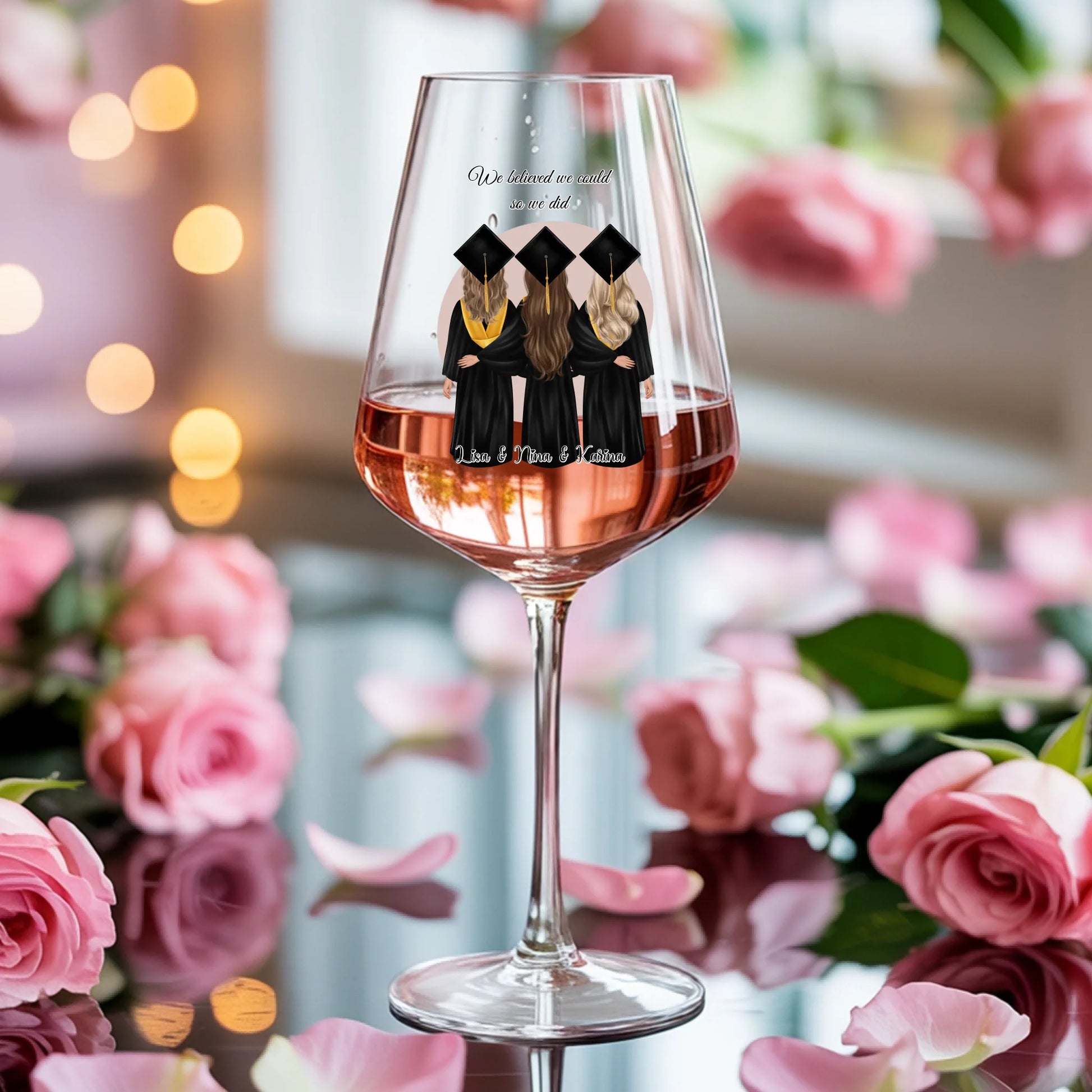 Weinglas-personalisiertes-Geschenk_0001_0005_4_a-soft-feminine-background-with-scattere_xm_0QyjqT3iTLYWU3hXWAA_GueaOQ5LQ