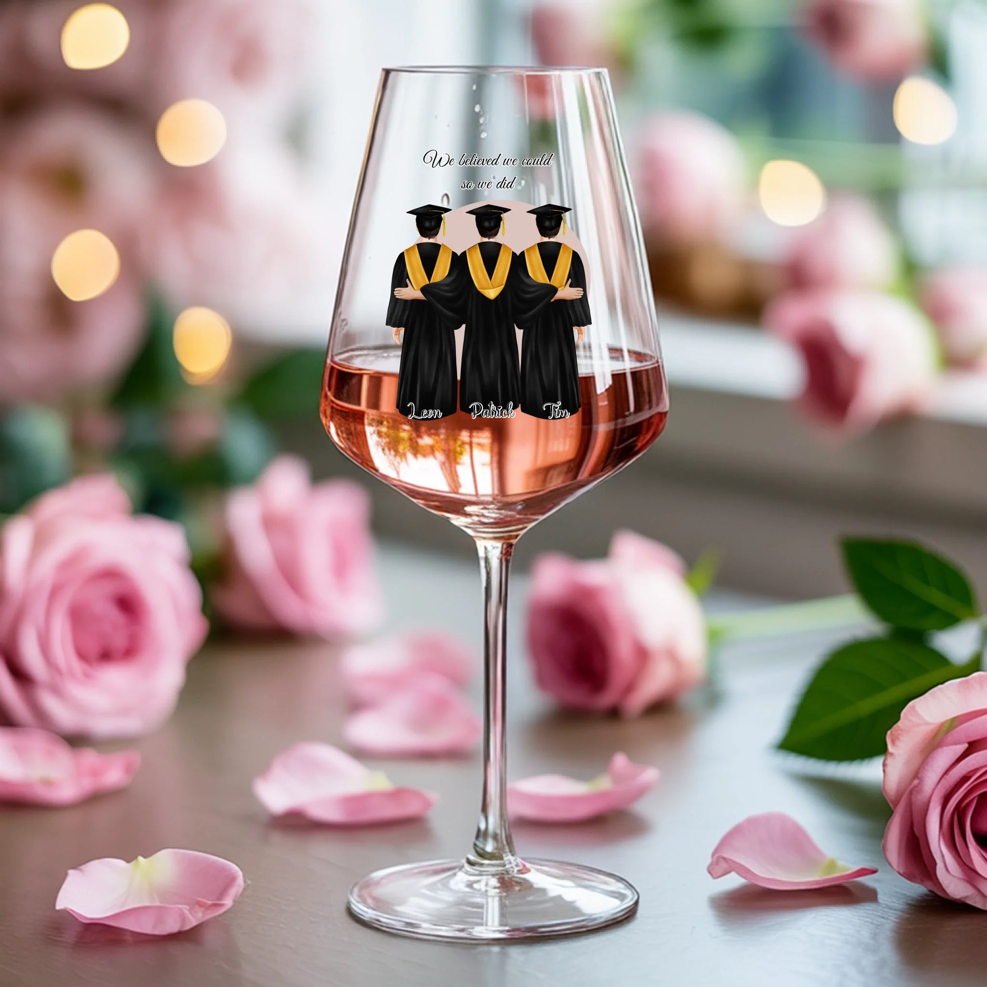 Weinglas-personalisiertes-Geschenk_0003_0005_2_a-soft-feminine-background-with-scattere_Pys1NVnvS-eulXehBk-dLQ_GueaOQ5LQ
