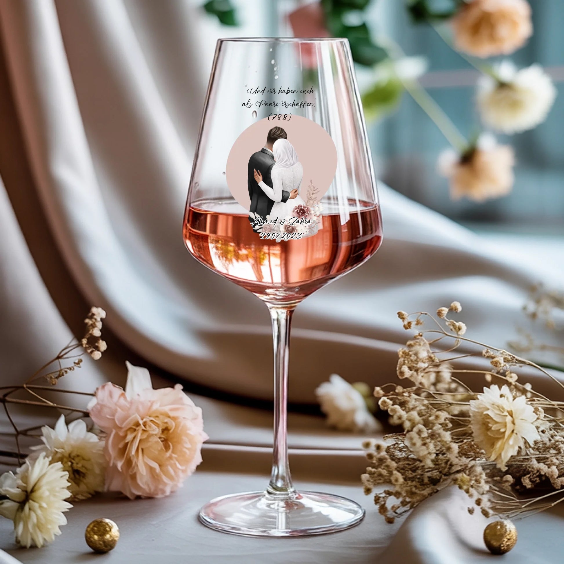 Weinglas-personalisiertes-Geschenk_0015_0002_1_a-rose-wine-glass-rests-gracefully-on-a-_WwBDbCwhQg-KGj6pVA5iqw_pt350IPER