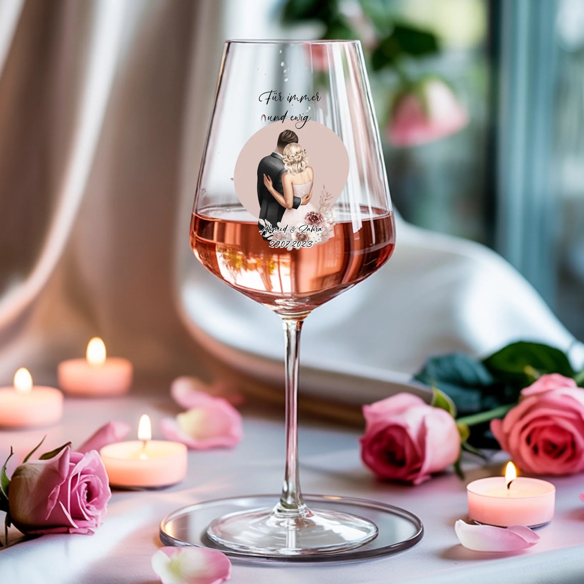 Weinglas-personalisiertes-Geschenk_0005_0004_3_a-soft-white-fabric-background-is-draped_XZk7X2P6QIqx85a1gqN-tg_HVdTCo_ZS