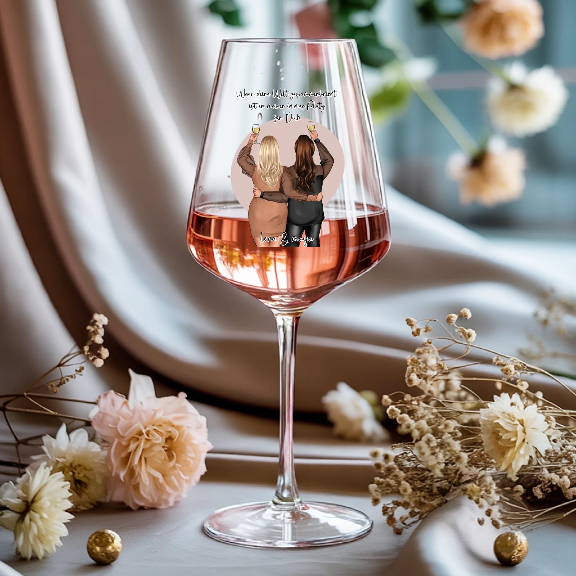 Weinglas-personalisiertes-Geschenk_0015_0002_1_a-rose-wine-glass-rests-gracefully-on-a-_WwBDbCwhQg-KGj6pVA5iqw_pt350IPER