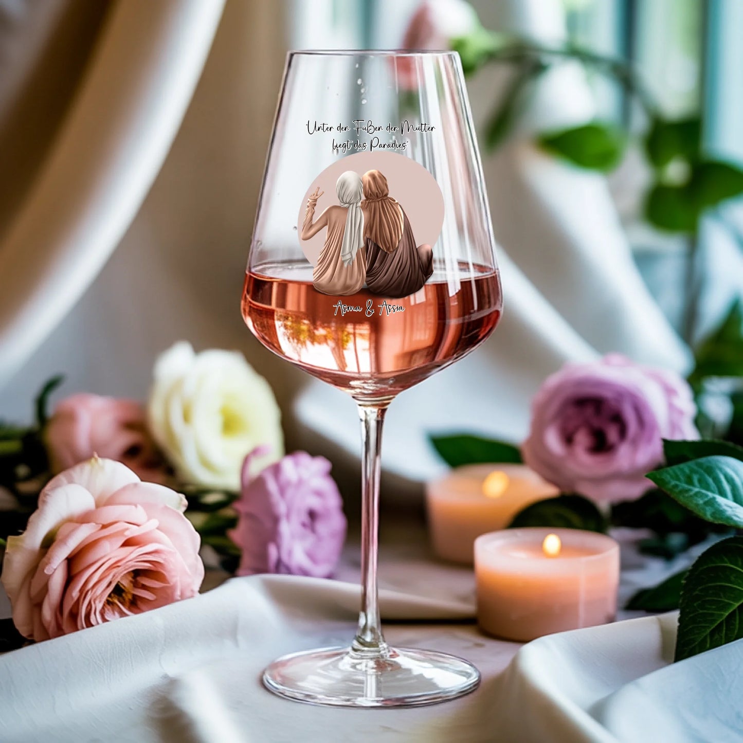Weinglas-personalisiertes-Geschenk_0009_0003_3_a-soft-white-fabric-background-gently-dr_hbbLVLIFT8GJLVhUd2TxWw_twoo2GOIQ
