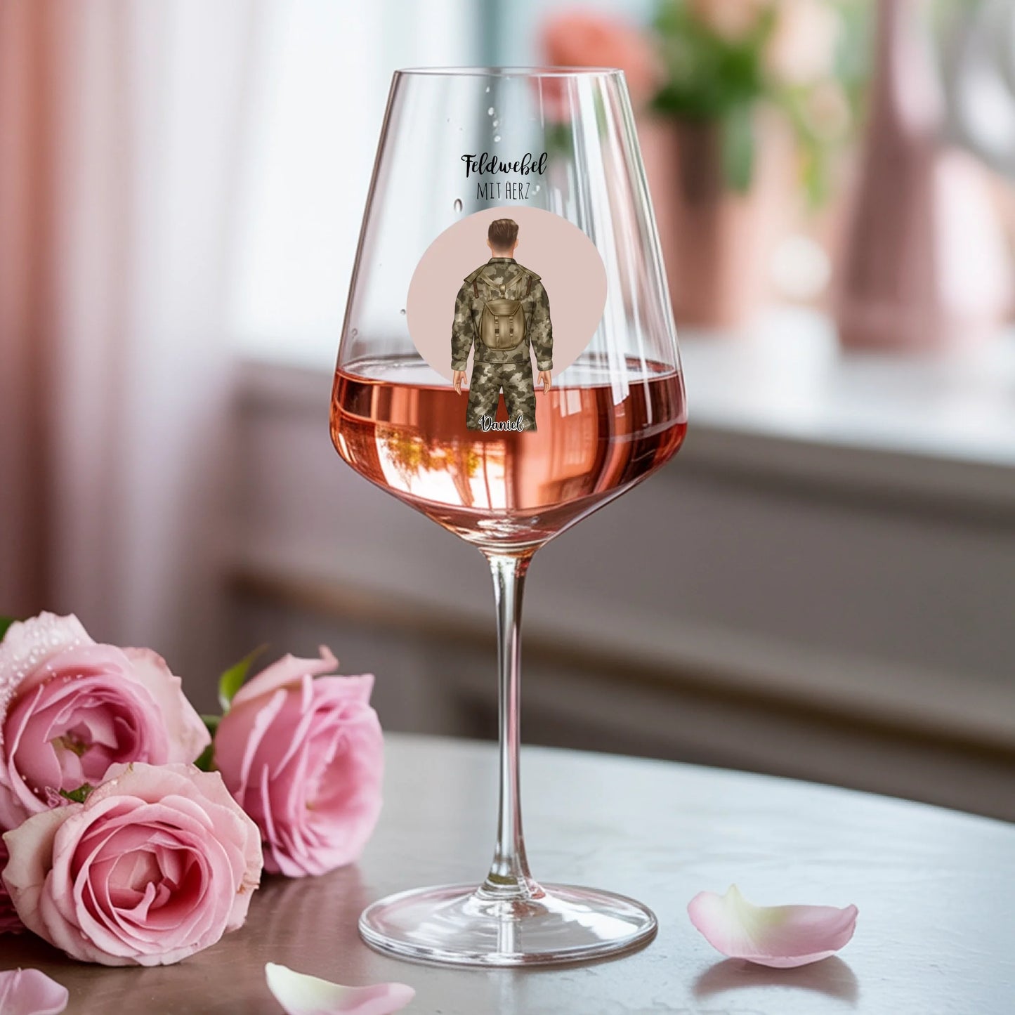 Weinglas-personalisiertes-Geschenk_0000_0006_1_a-photograph-of-a-delicate-v-shaped-rose_mwM5Q8Z9T46EGNCtUewCTw_vT0xAXktR