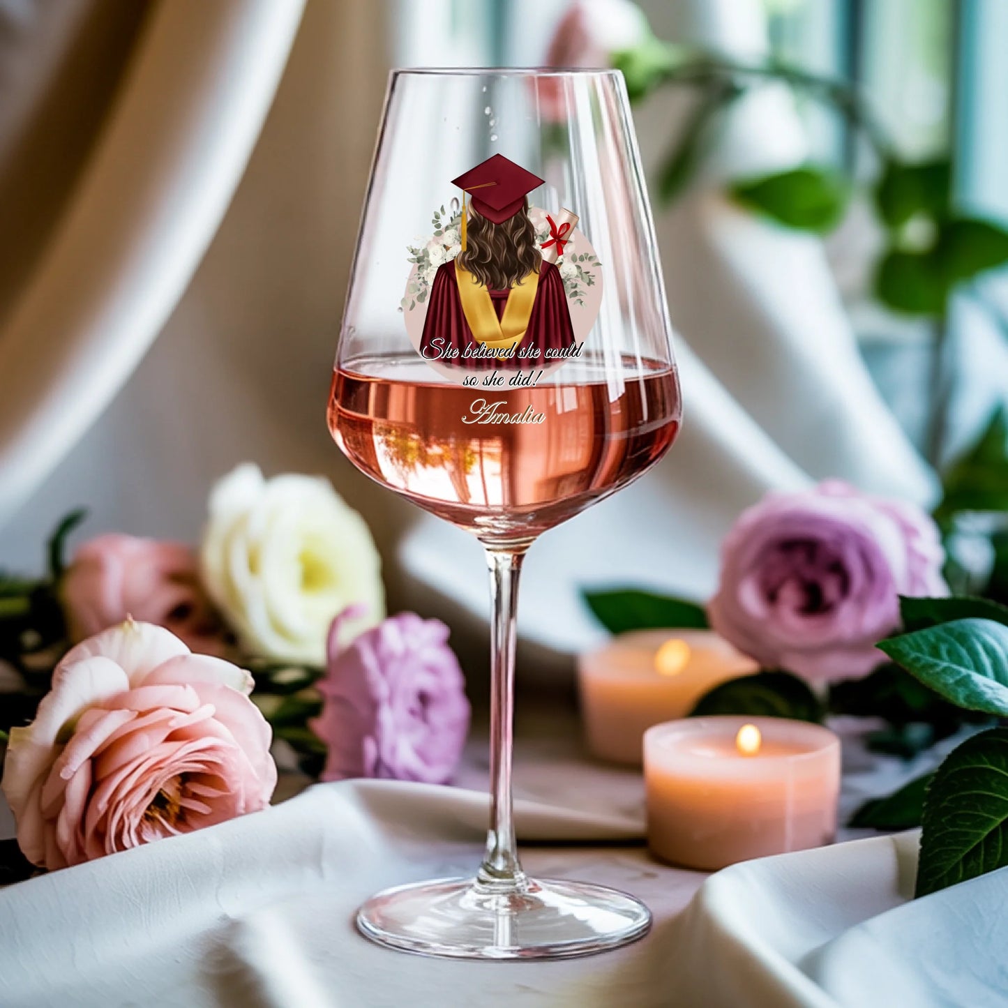 Weinglas-personalisiertes-Geschenk_0009_0003_3_a-soft-white-fabric-background-gently-dr_hbbLVLIFT8GJLVhUd2TxWw_twoo2GOIQ