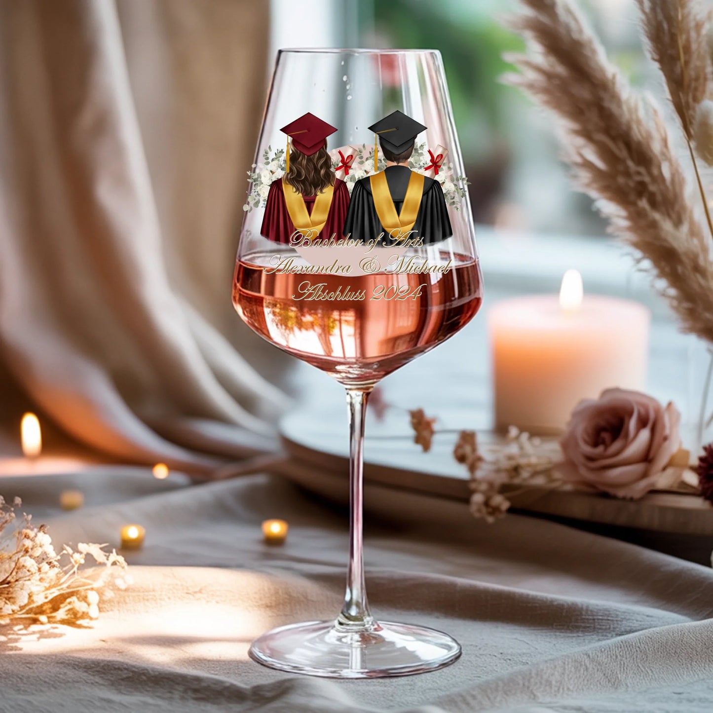 Weinglas-personalisiertes-Geschenk_0016_0001_4_a-beige-linen-background-is-present-show_RJhkBPeTRSyjbNEGHdymYg_WiXDhaHnQ
