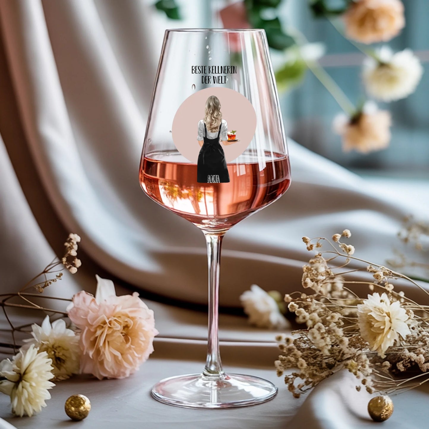 Weinglas-personalisiertes-Geschenk_0015_0002_1_a-rose-wine-glass-rests-gracefully-on-a-_WwBDbCwhQg-KGj6pVA5iqw_pt350IPER