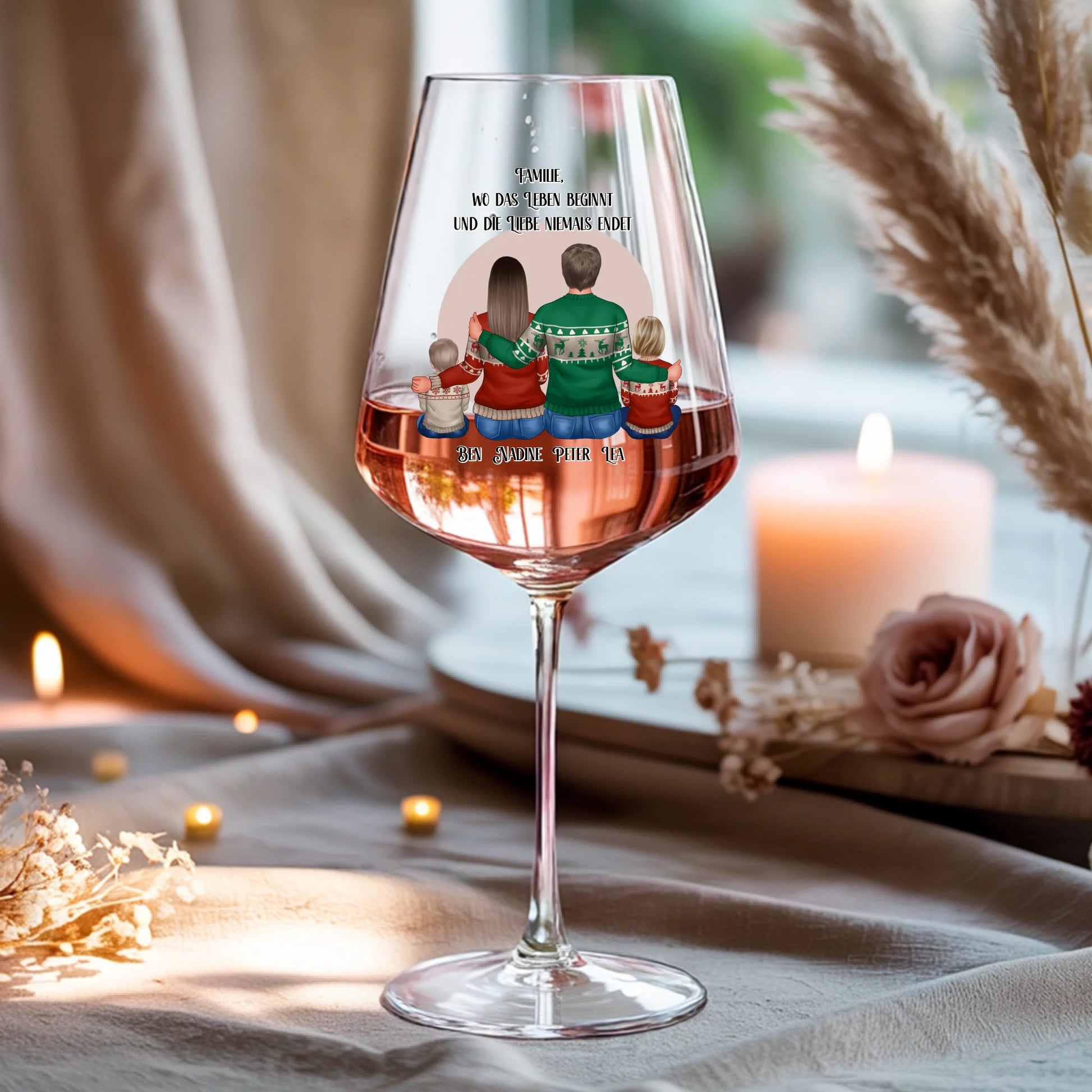 Weinglas-personalisiertes-Geschenk_0016_0001_4_a-beige-linen-background-is-present-show_RJhkBPeTRSyjbNEGHdymYg_WiXDhaHnQ