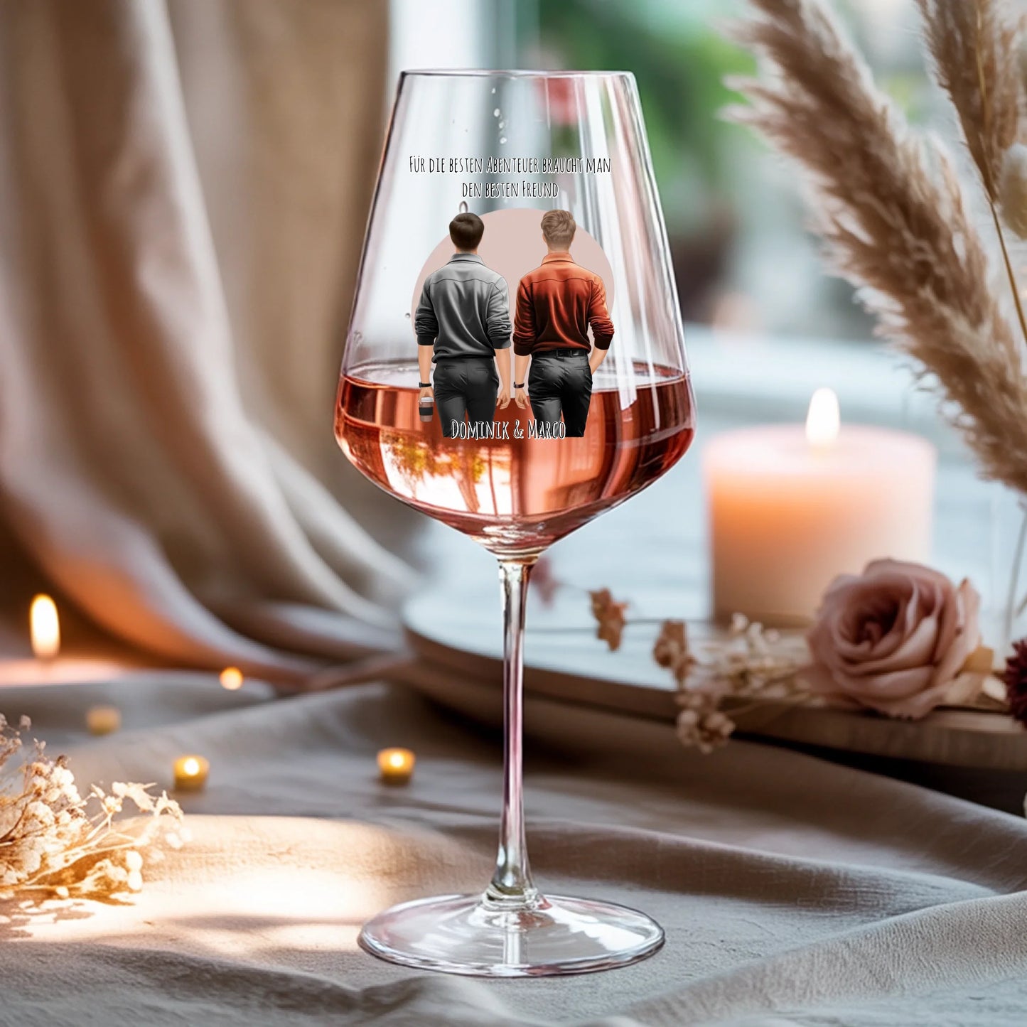 Weinglas-personalisiertes-Geschenk_0016_0001_4_a-beige-linen-background-is-present-show_RJhkBPeTRSyjbNEGHdymYg_WiXDhaHnQ