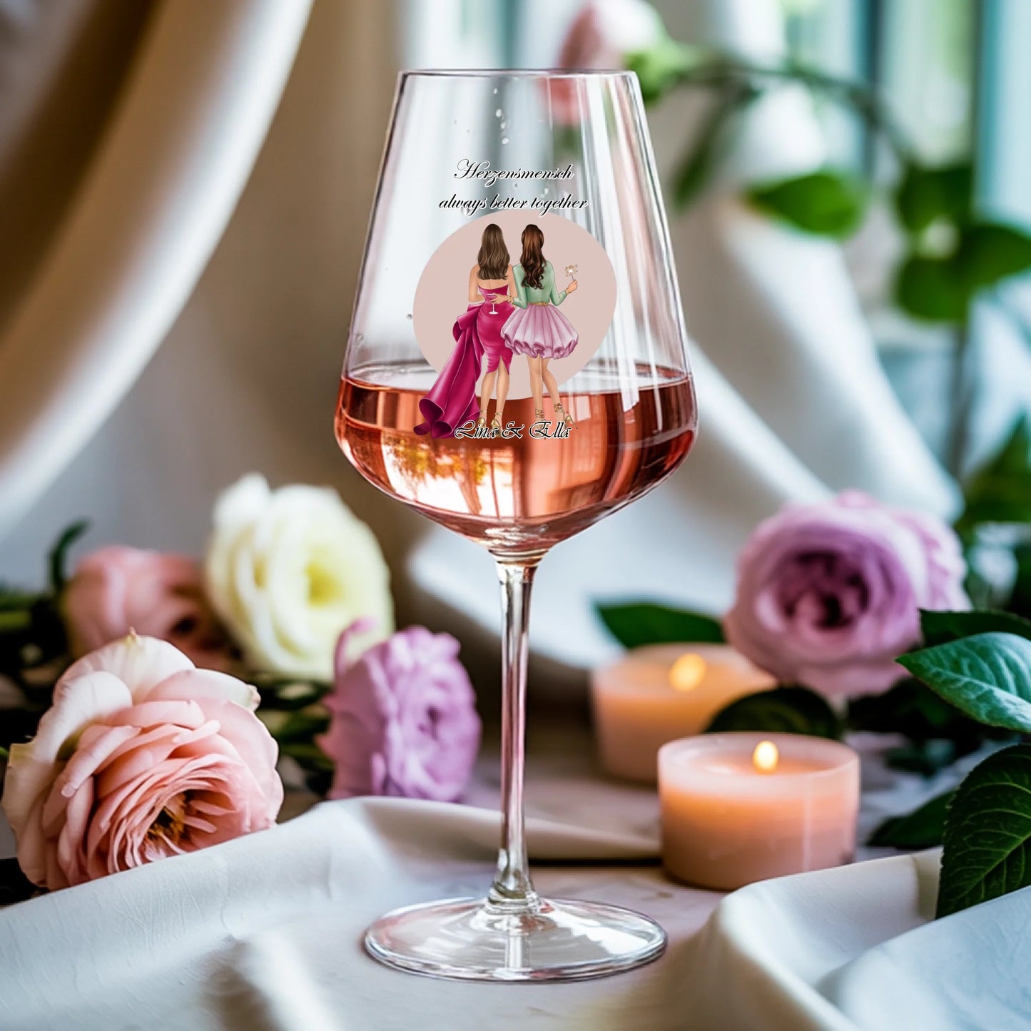 Weinglas-personalisiertes-Geschenk_0009_0003_3_a-soft-white-fabric-background-gently-dr_hbbLVLIFT8GJLVhUd2TxWw_twoo2GOIQ