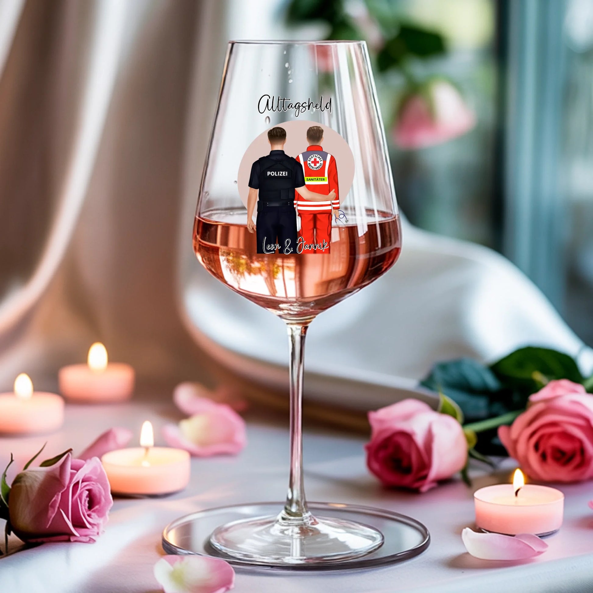 Weinglas-personalisiertes-Geschenk_0005_0004_3_a-soft-white-fabric-background-is-draped_XZk7X2P6QIqx85a1gqN-tg_HVdTCo_ZS
