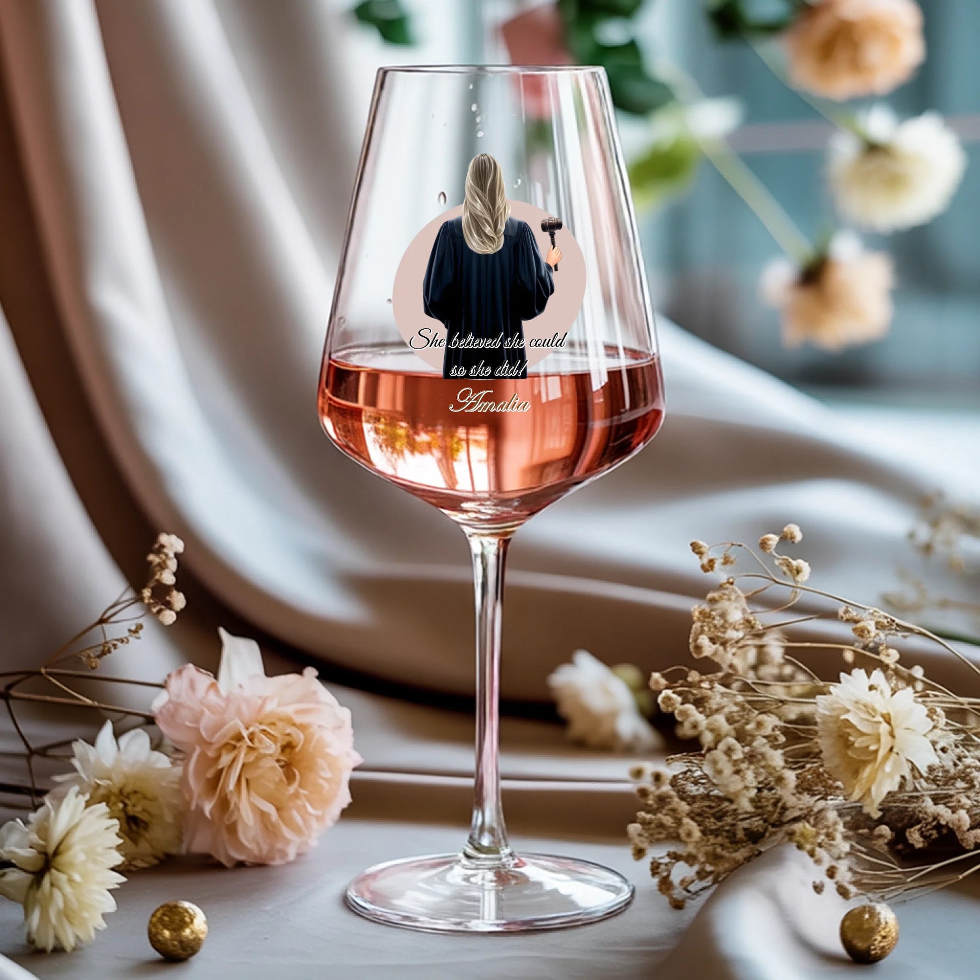 Weinglas-personalisiertes-Geschenk_0015_0002_1_a-rose-wine-glass-rests-gracefully-on-a-_WwBDbCwhQg-KGj6pVA5iqw_pt350IPER