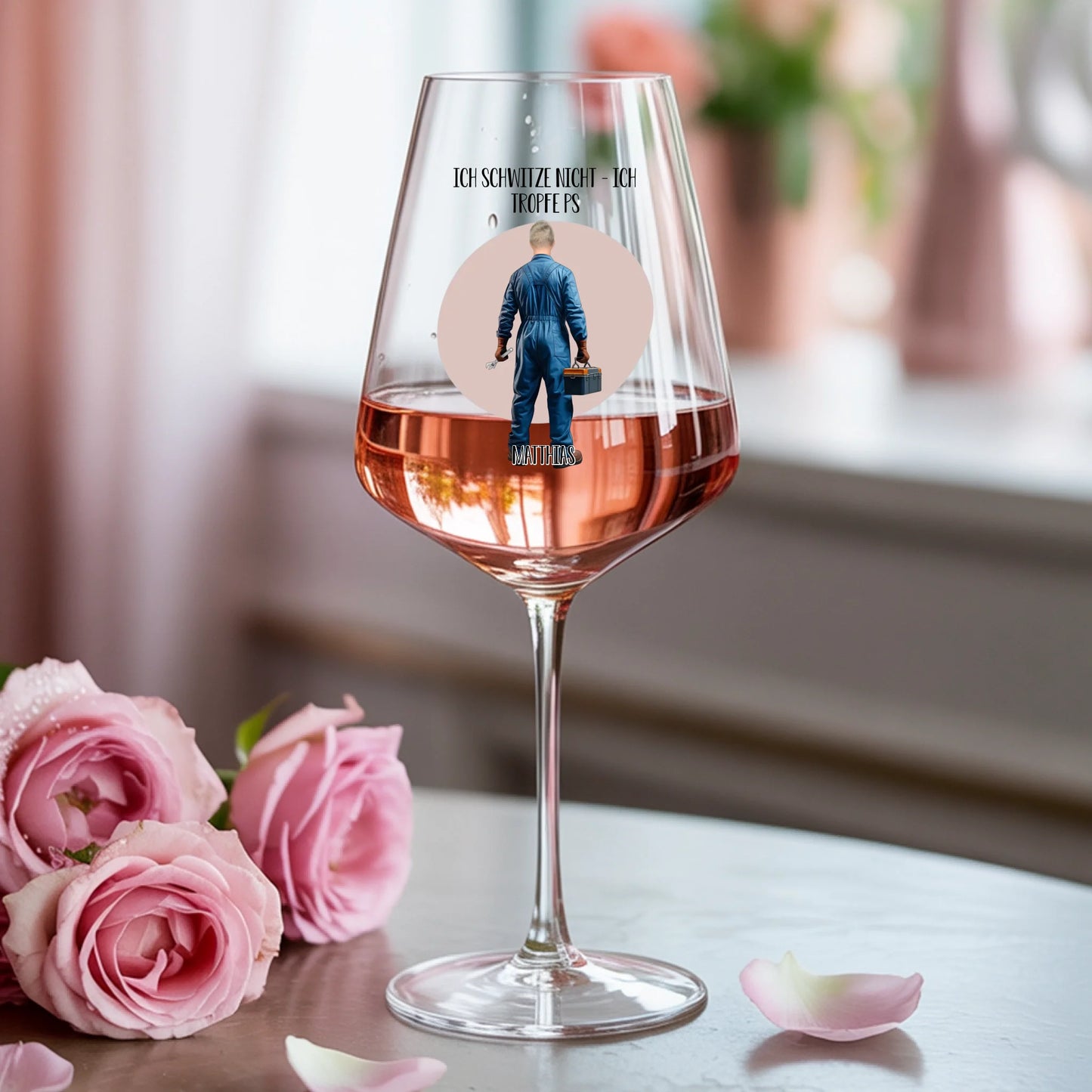 Weinglas-personalisiertes-Geschenk_0000_0006_1_a-photograph-of-a-delicate-v-shaped-rose_mwM5Q8Z9T46EGNCtUewCTw_vT0xAXktR