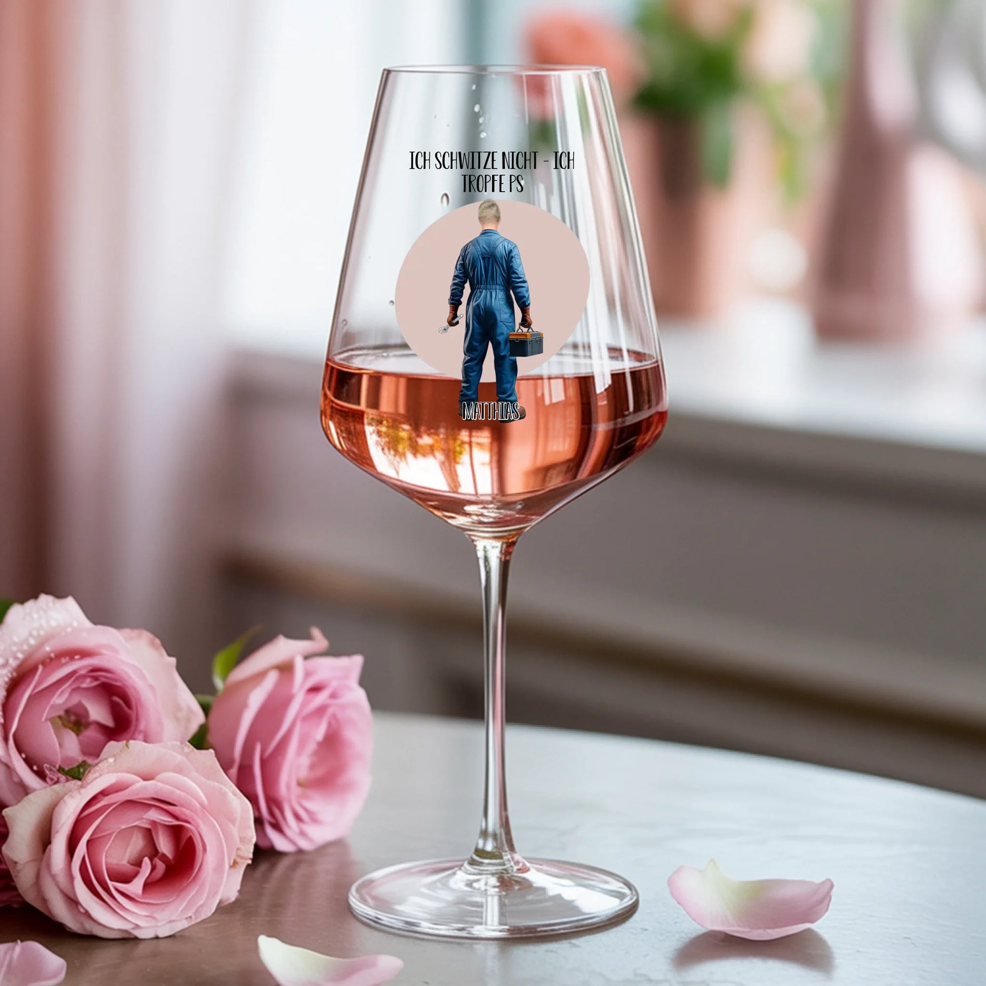 Weinglas-personalisiertes-Geschenk_0000_0006_1_a-photograph-of-a-delicate-v-shaped-rose_mwM5Q8Z9T46EGNCtUewCTw_vT0xAXktR