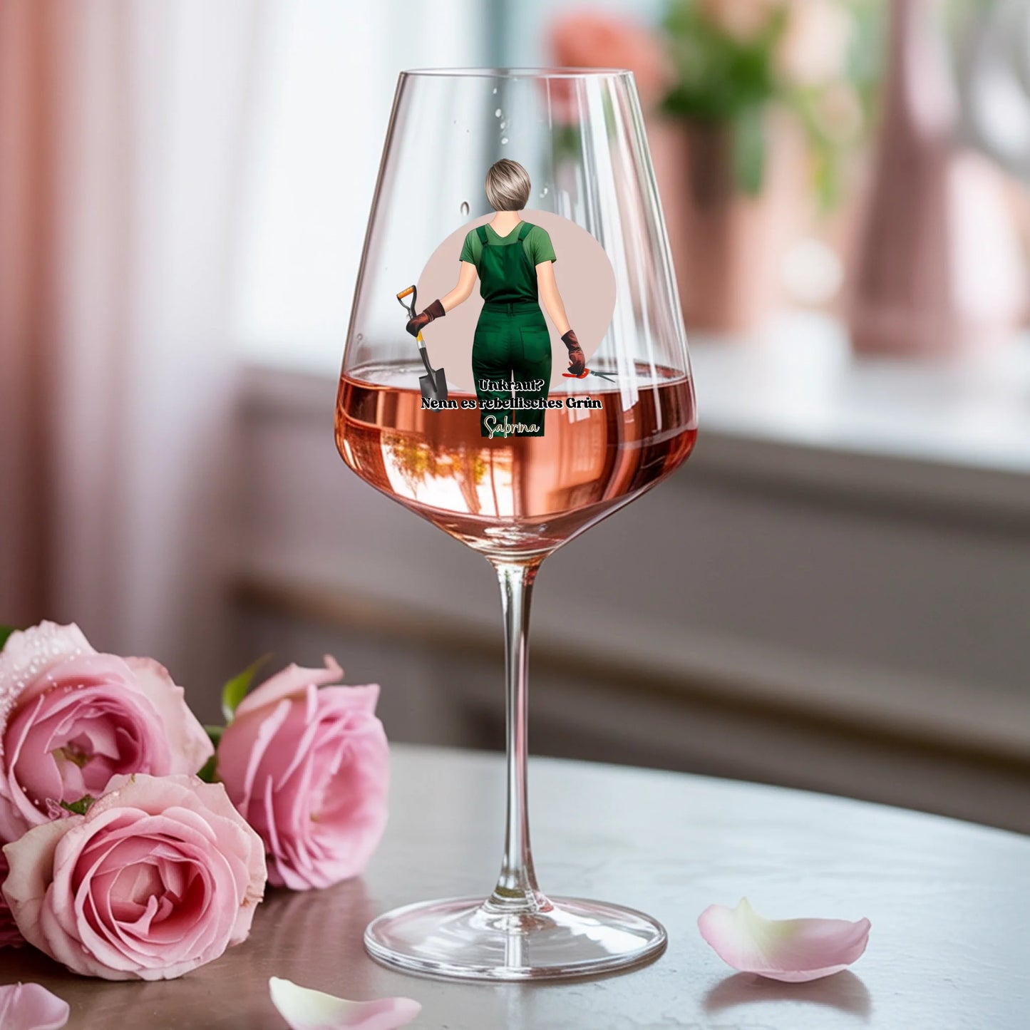 Weinglas-personalisiertes-Geschenk_0000_0006_1_a-photograph-of-a-delicate-v-shaped-rose_mwM5Q8Z9T46EGNCtUewCTw_vT0xAXktR