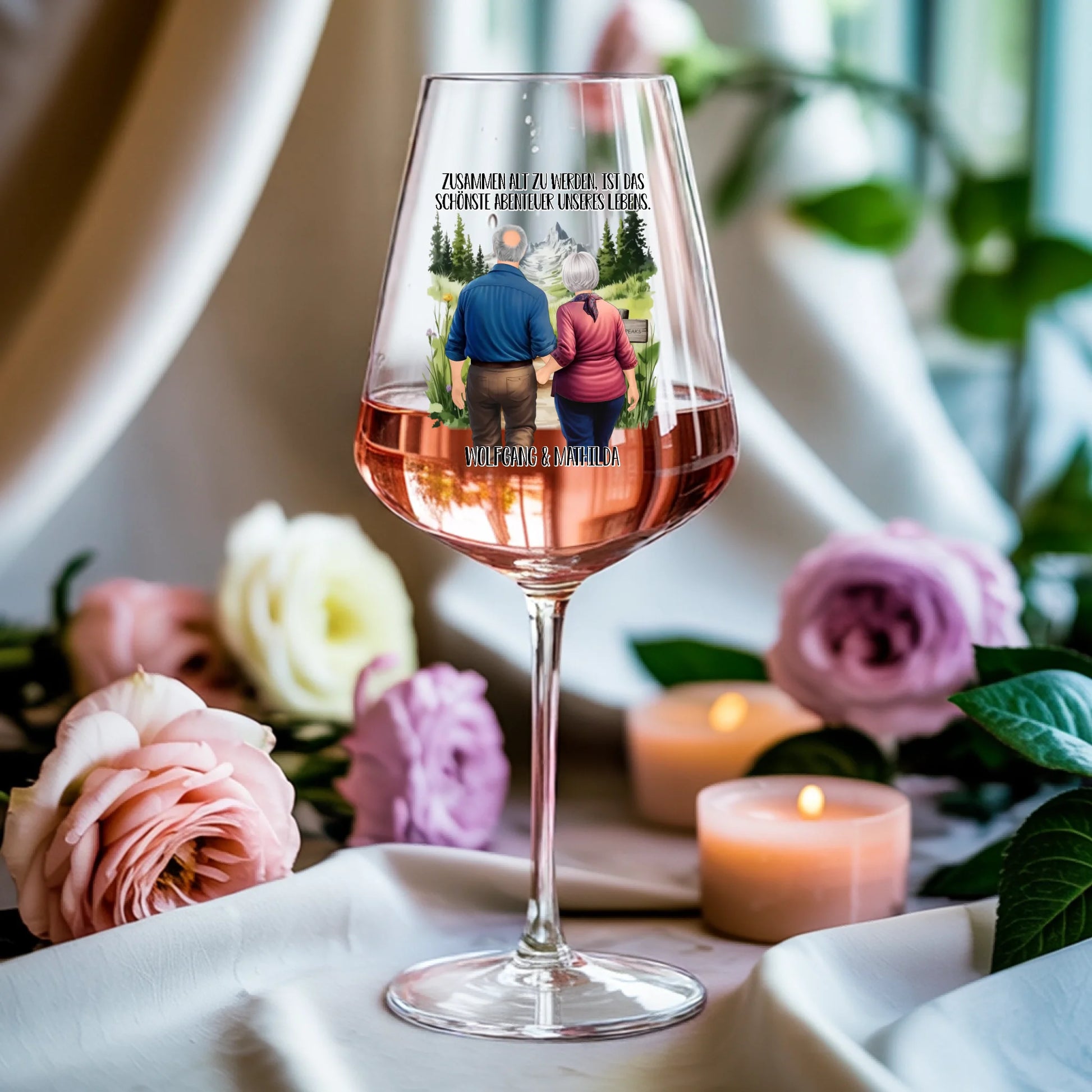 Weinglas-personalisiertes-Geschenk_0009_0003_3_a-soft-white-fabric-background-gently-dr_hbbLVLIFT8GJLVhUd2TxWw_twoo2GOIQ