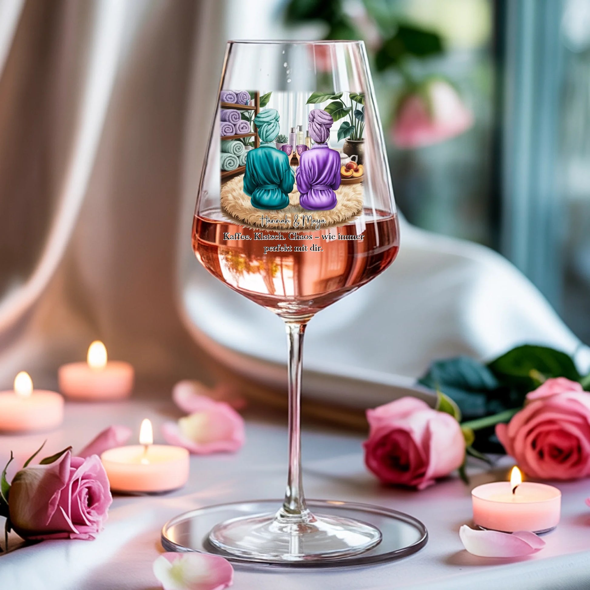 Weinglas-personalisiertes-Geschenk_0005_0004_3_a-soft-white-fabric-background-is-draped_XZk7X2P6QIqx85a1gqN-tg_HVdTCo_ZS
