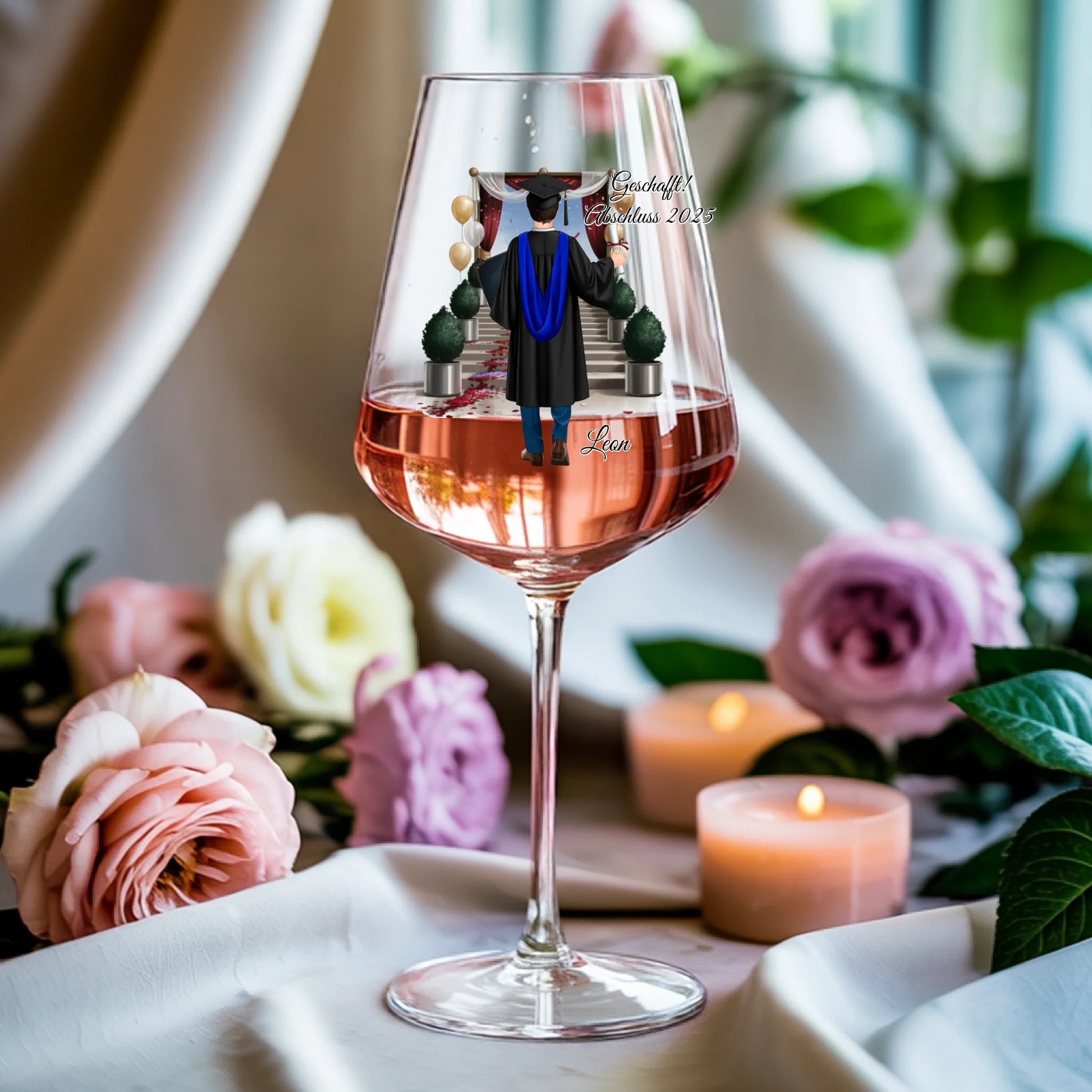 Weinglas-personalisiertes-Geschenk_0009_0003_3_a-soft-white-fabric-background-gently-dr_hbbLVLIFT8GJLVhUd2TxWw_twoo2GOIQ