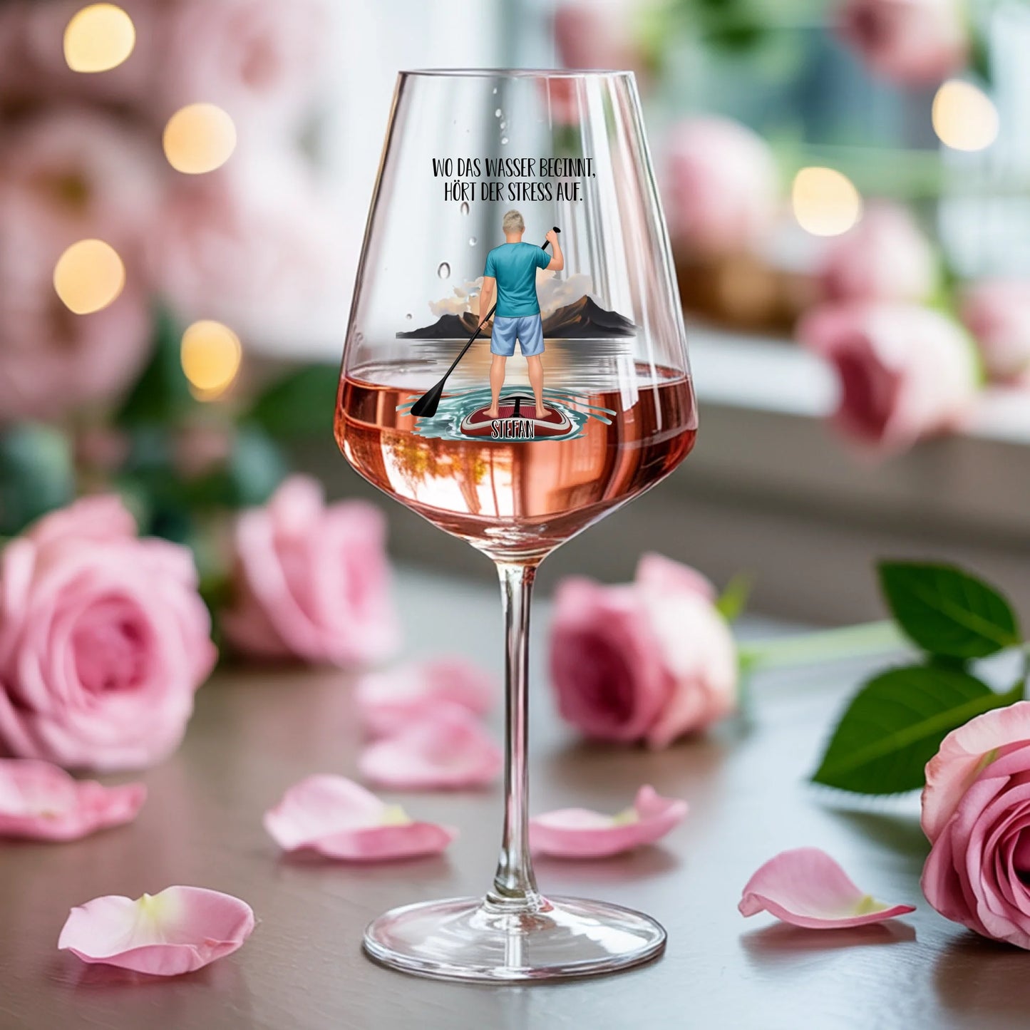 Weinglas-personalisiertes-Geschenk_0003_0005_2_a-soft-feminine-background-with-scattere_Pys1NVnvS-eulXehBk-dLQ_GueaOQ5LQ