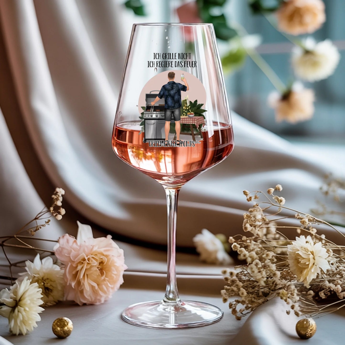 Weinglas-personalisiertes-Geschenk_0015_0002_1_a-rose-wine-glass-rests-gracefully-on-a-_WwBDbCwhQg-KGj6pVA5iqw_pt350IPER
