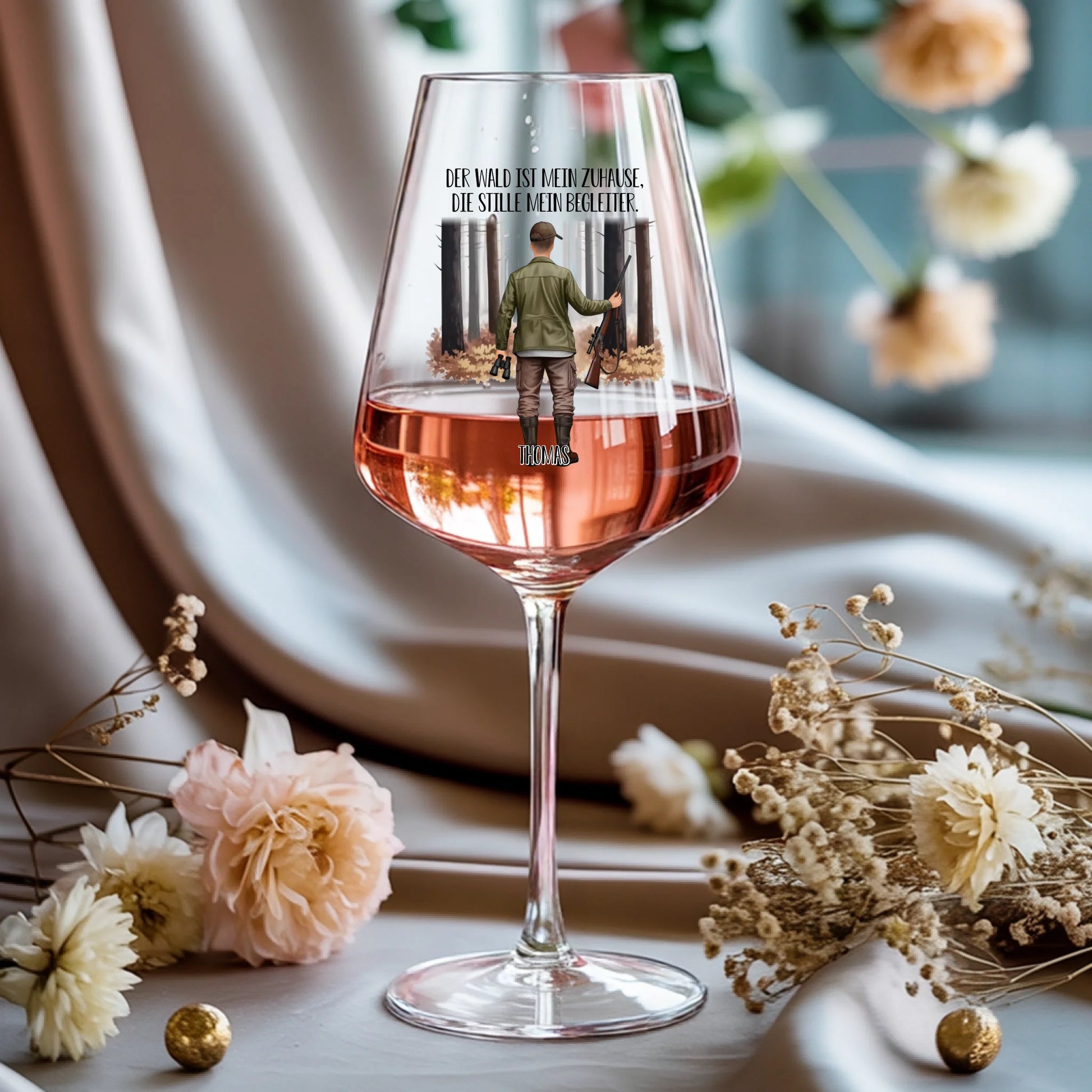 Weinglas-personalisiertes-Geschenk_0015_0002_1_a-rose-wine-glass-rests-gracefully-on-a-_WwBDbCwhQg-KGj6pVA5iqw_pt350IPER