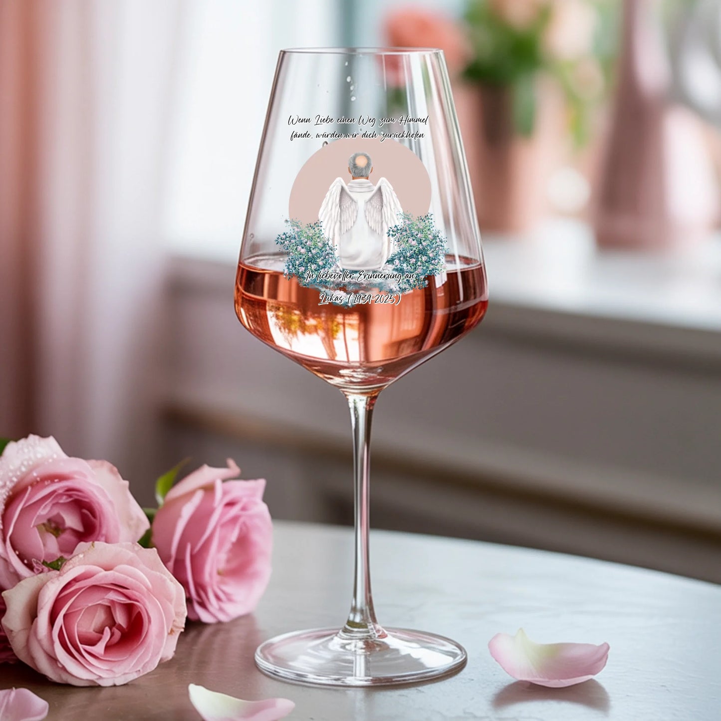 Weinglas-personalisiertes-Geschenk_0000_0006_1_a-photograph-of-a-delicate-v-shaped-rose_mwM5Q8Z9T46EGNCtUewCTw_vT0xAXktR