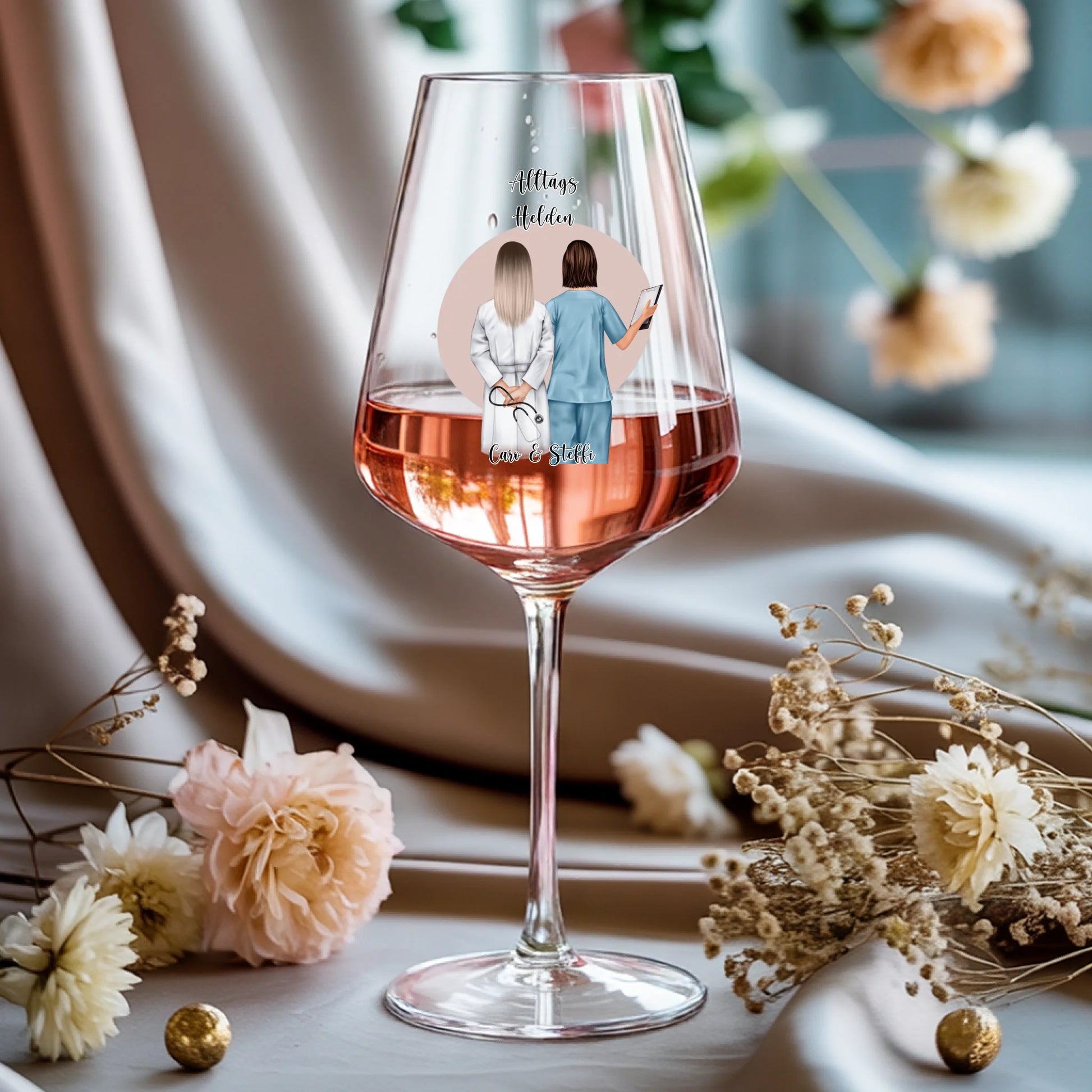 Weinglas-personalisiertes-Geschenk_0015_0002_1_a-rose-wine-glass-rests-gracefully-on-a-_WwBDbCwhQg-KGj6pVA5iqw_pt350IPER