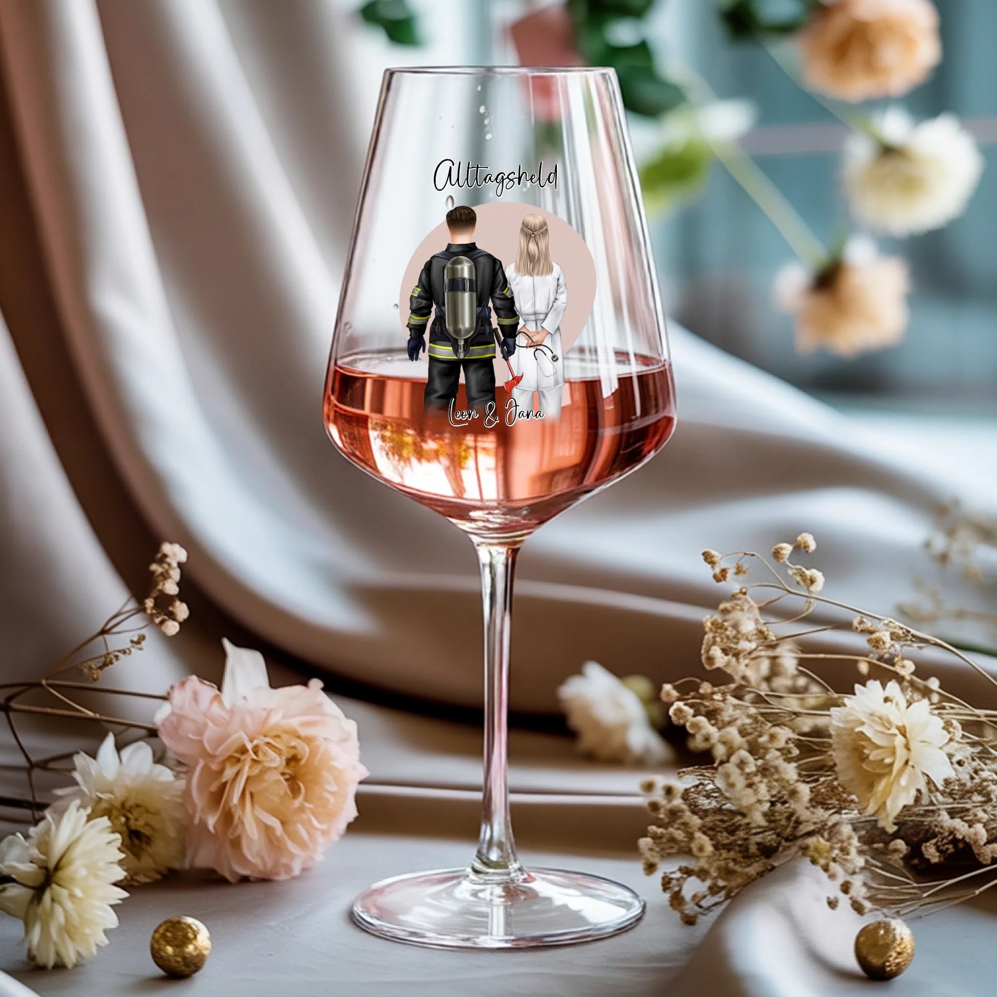 Weinglas-personalisiertes-Geschenk_0015_0002_1_a-rose-wine-glass-rests-gracefully-on-a-_WwBDbCwhQg-KGj6pVA5iqw_pt350IPER