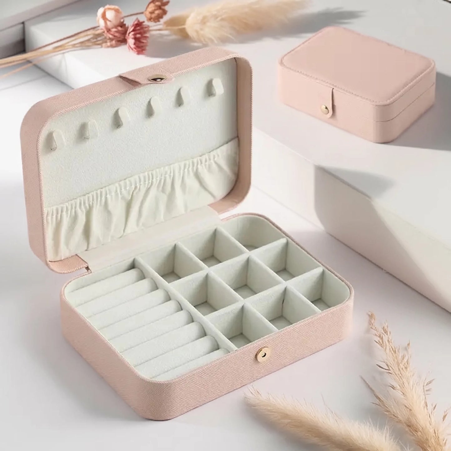 0018_1_the-scene-is-set-upon-a-bright-white-tab_8Ko5jnadQdOlTtFg5SI89Q_EOPKgORXS1iuJZ3N8xen7g