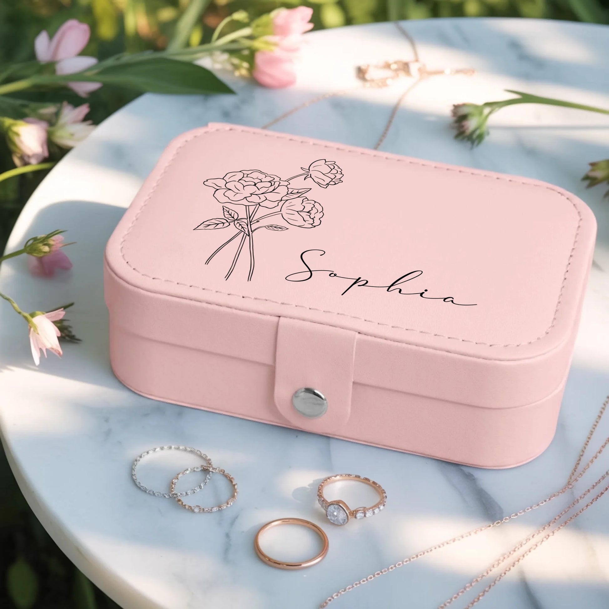 0004_3_a-jewelry-box-placed-on-a-white-marble-t_7BBO_6ExS9yPr9mAKNsUCw_USlxv3QBRxqn6T2yRiv7lQ