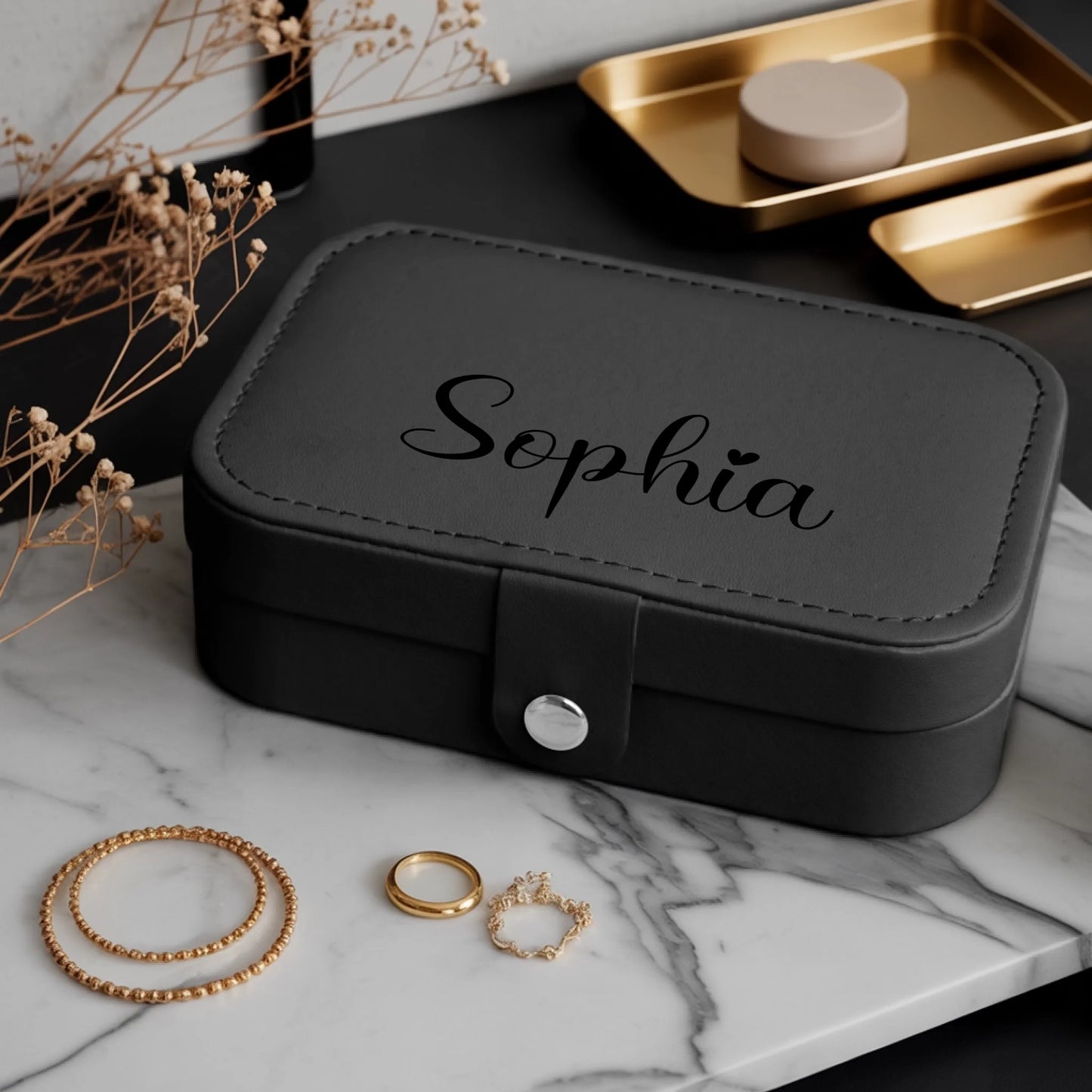 0023_1_a-luxurious-indoor-setup-features-a-jewe_mCg2lO5jQQaoBpsmmmh2-Q_8TMFauQtSa-Y2qQ9xFkseg