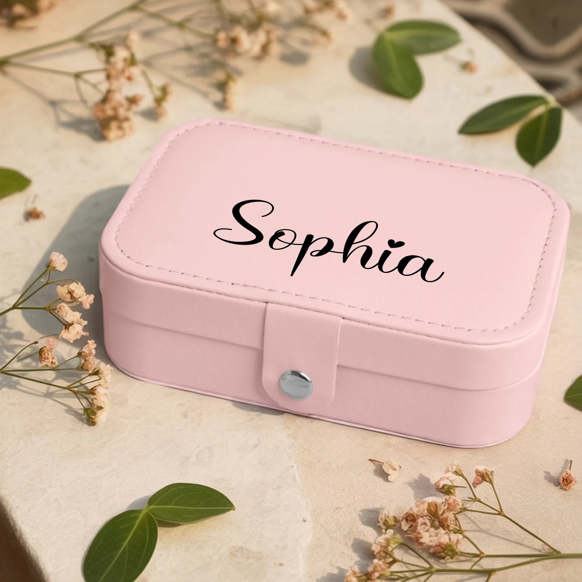 0001_1_a-jewelry-box-rests-on-a-neutral-stone-s_eXdv28EGQ4a4T730_mOXgA_EAF00DjQSb6ezGyMQnx5aA