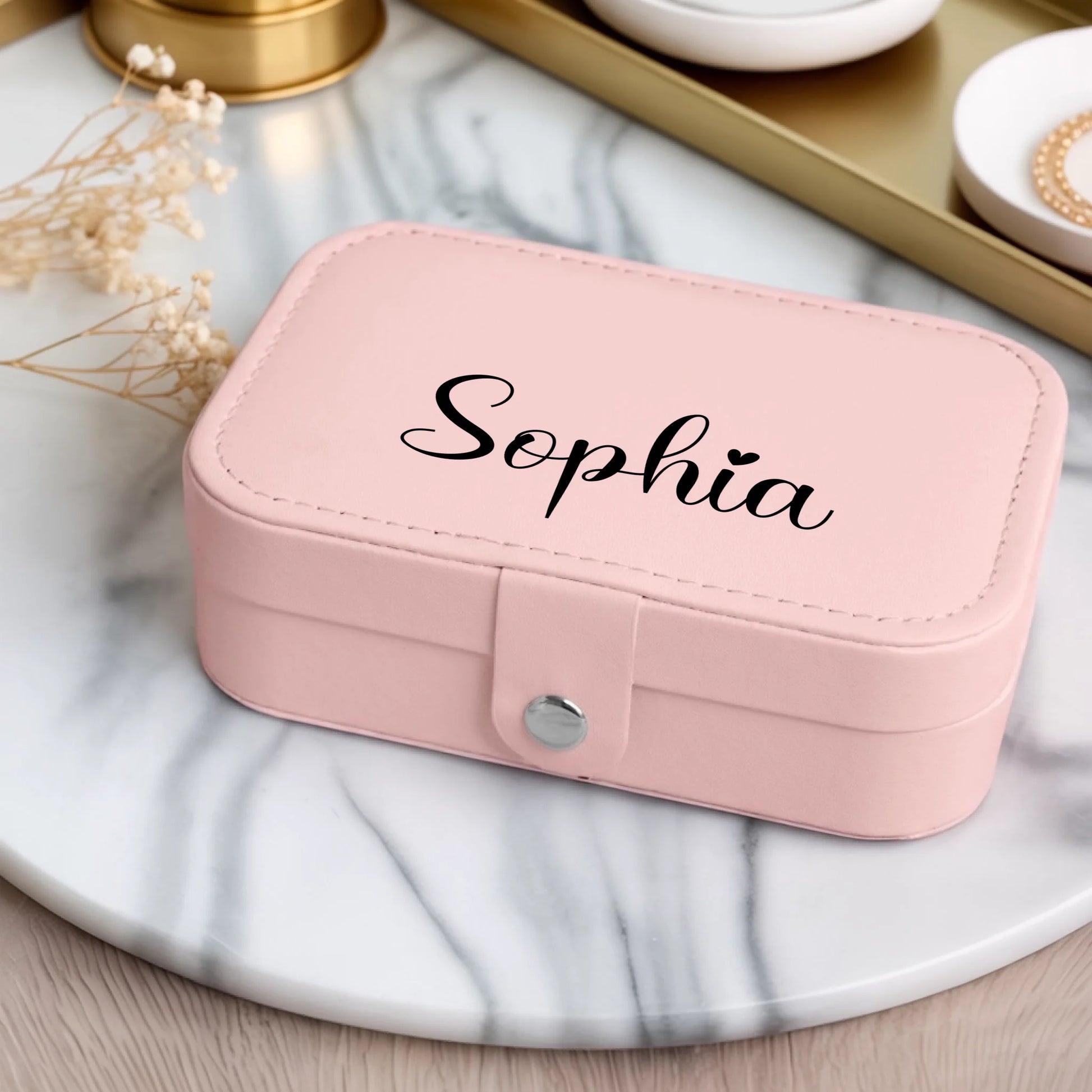 0008_1_a-luxurious-indoor-setup-features-a-jewe_iThSVTpiTNurp3Tg47fYEA_wsLFoR3jTTOdmMnwONJL9Q