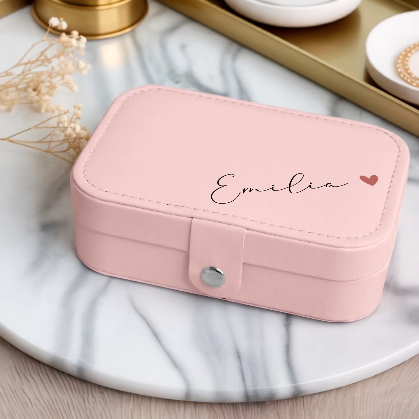 0008_1_a-luxurious-indoor-setup-features-a-jewe_iThSVTpiTNurp3Tg47fYEA_wsLFoR3jTTOdmMnwONJL9Q