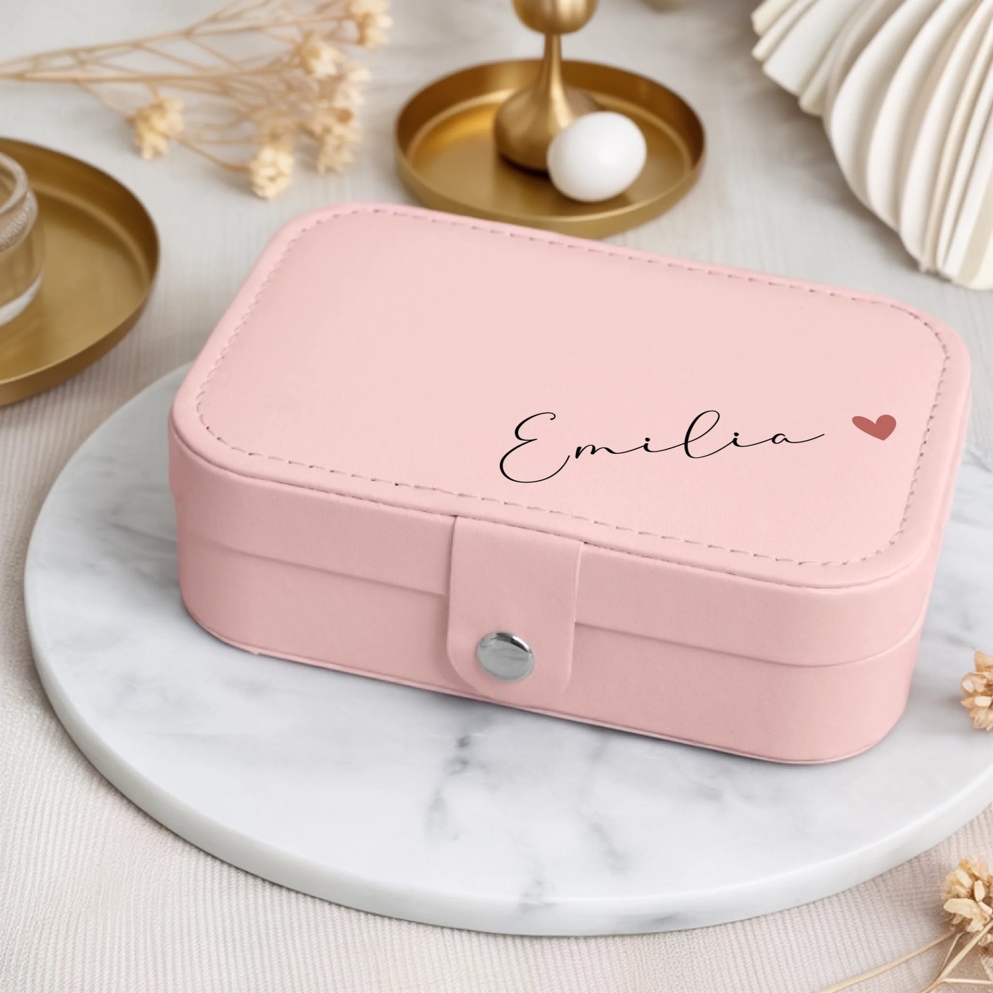 0008_3_a-luxurious-indoor-setup-is-present-feat_C3I5-DR7TiW7kGAuU1d-Eg_wsLFoR3jTTOdmMnwONJL9Q